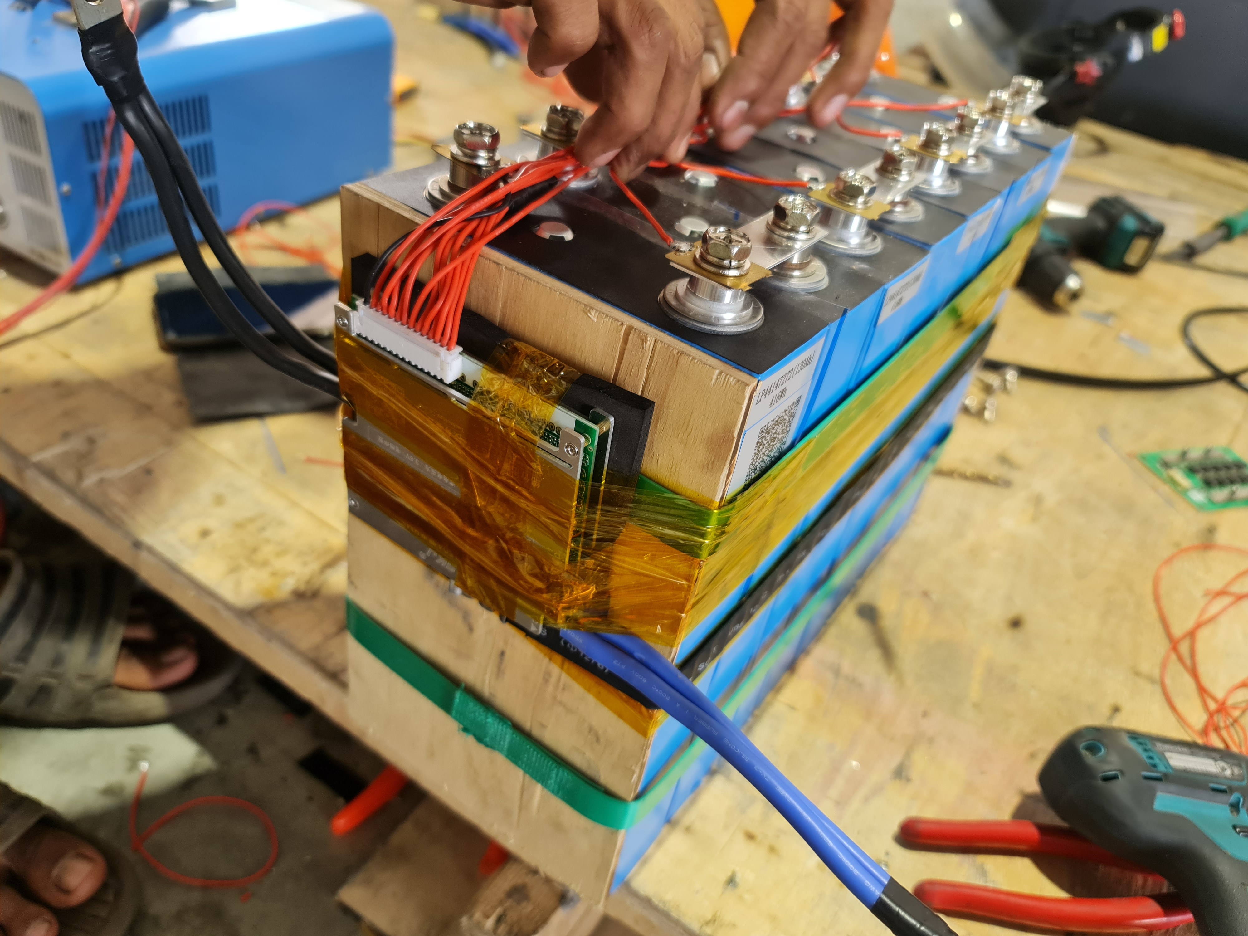 แบตเตอรี่โฟลคลิฟไฟฟ้า แฮนลิฟท์ไฟฟ้า สำหรับปล่อยเช่า ราคาต่ำกว่าแบตแห้ง traction