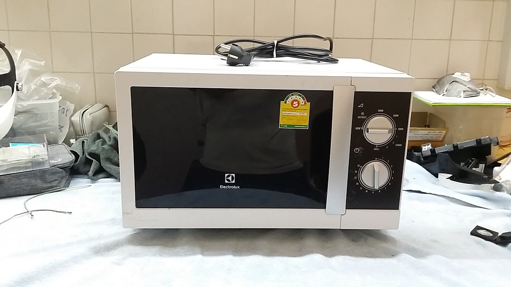 ซ่อมไมโครเวฟ ยี่ห้อ Electrolux รุ่น EMM2101GW อาการไม่ร้อน