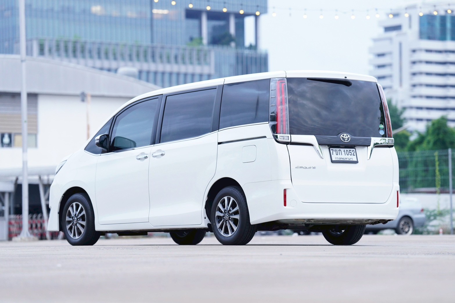 Toyota Esquire ปี 2019