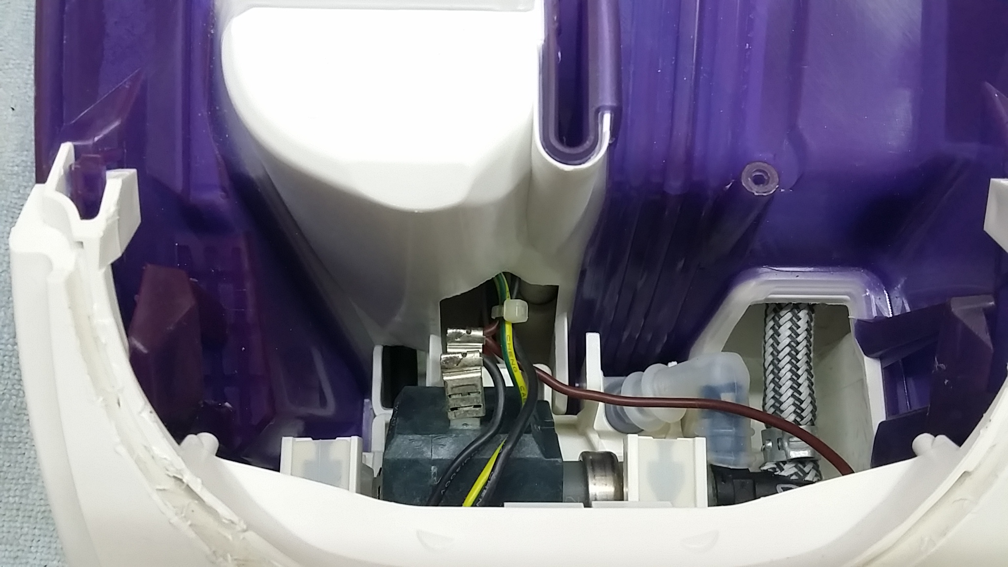 ซ่อมเตารีดไอน้ำ ยี่ห้อ TEFAL รุ่น GV6771 อาการมีน้ำออกหน้าเตารีด