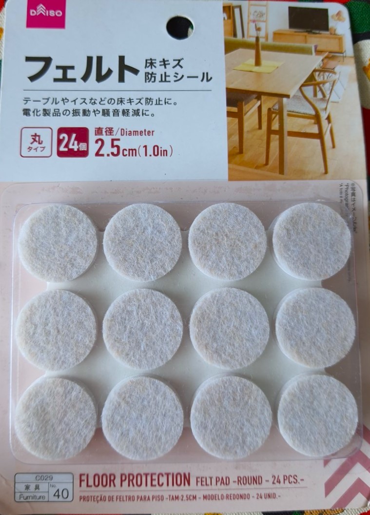 สักหลาด ทรงกลม กาวในตัว 2.5 cm 24 ดวง สำหรับแปะขาโต๊ะ / เก้าอี้ / เฟอร์นิเจอร์ ลดเสียง ลดรอยขีดข่วน จากญี่ปุ่น