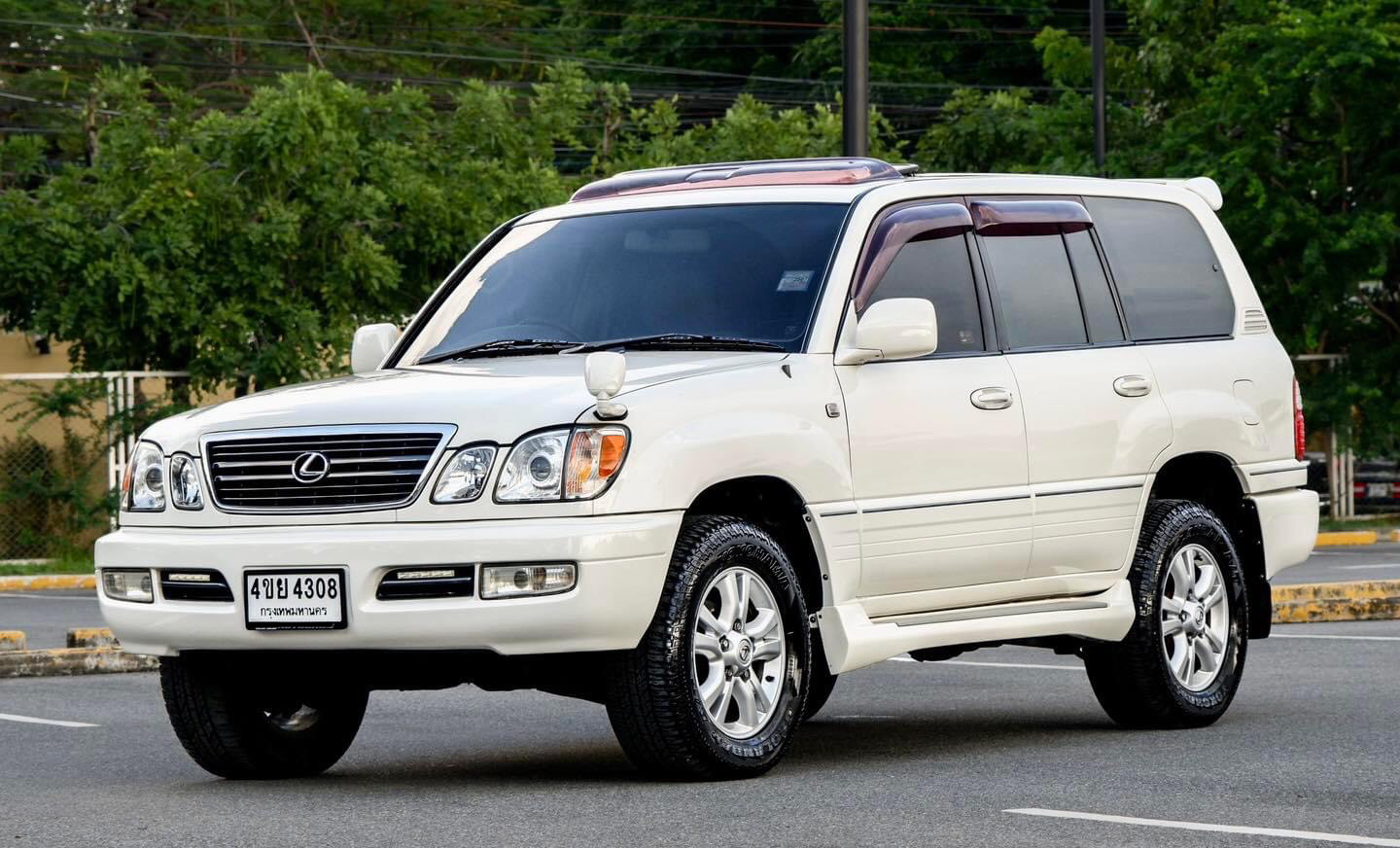 Lexus LX470 4.7L Cygnus รถออกห้าง Lexus Thailand ปี 2001
