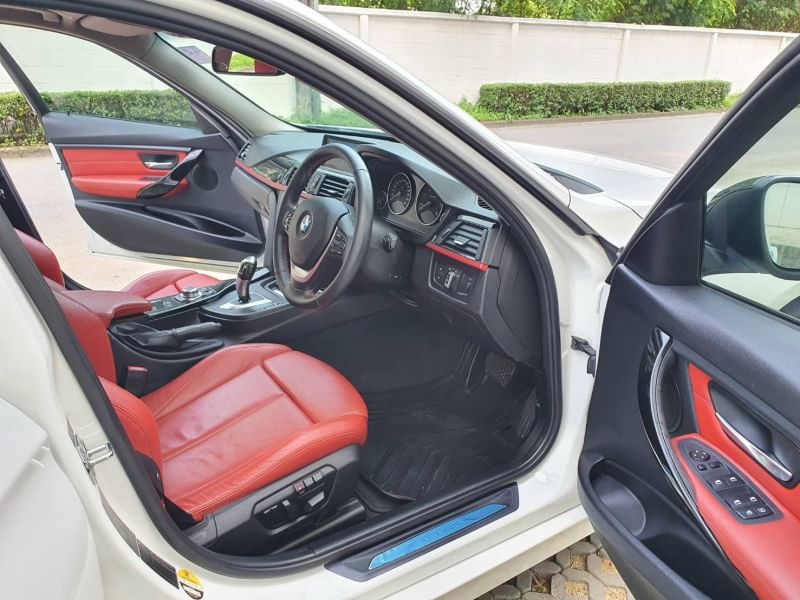 BMW 320d Sport F30 สีขาว ปี 2012