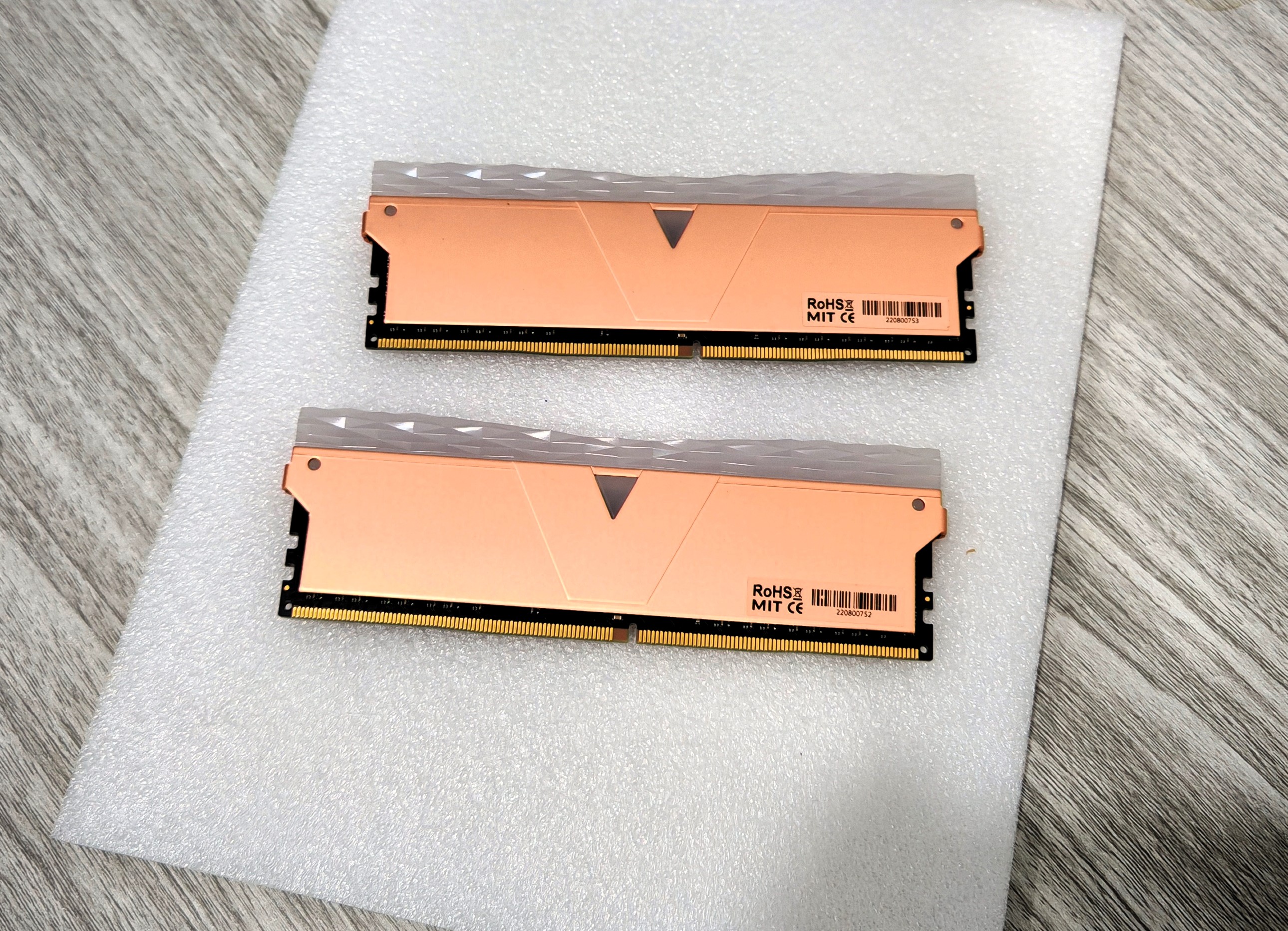 Ram V-Color Prism Pro RGB DDR4 16(8*2)/4800 Golden