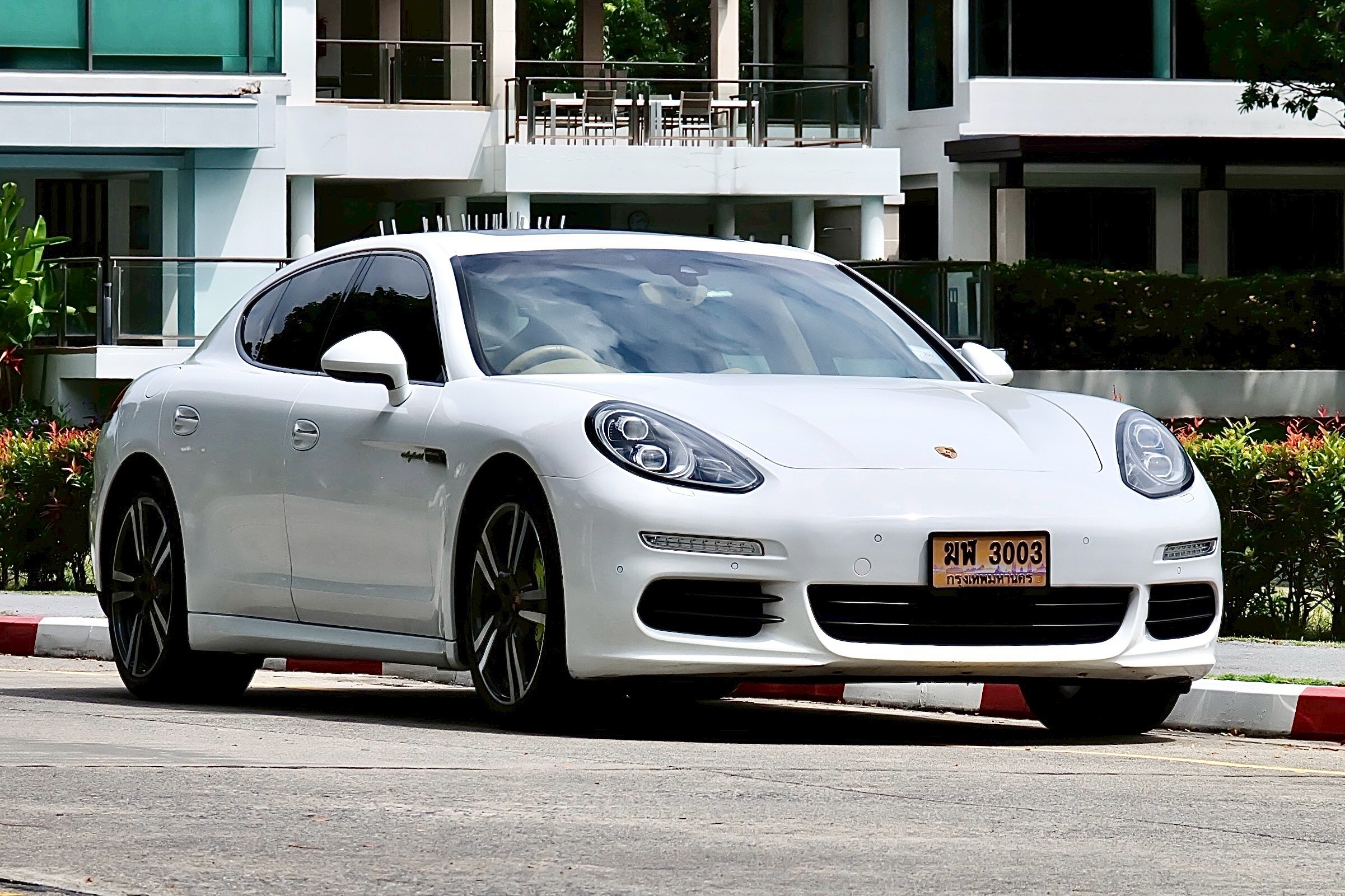 Porsche Panamera 4S Plug in E-Hybrid ปี 2015
