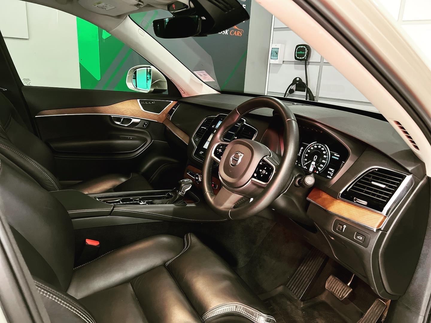 Volvo XC90 D5 Momentum AWD 2.0 เทอร์โบคู่ ปี 2017