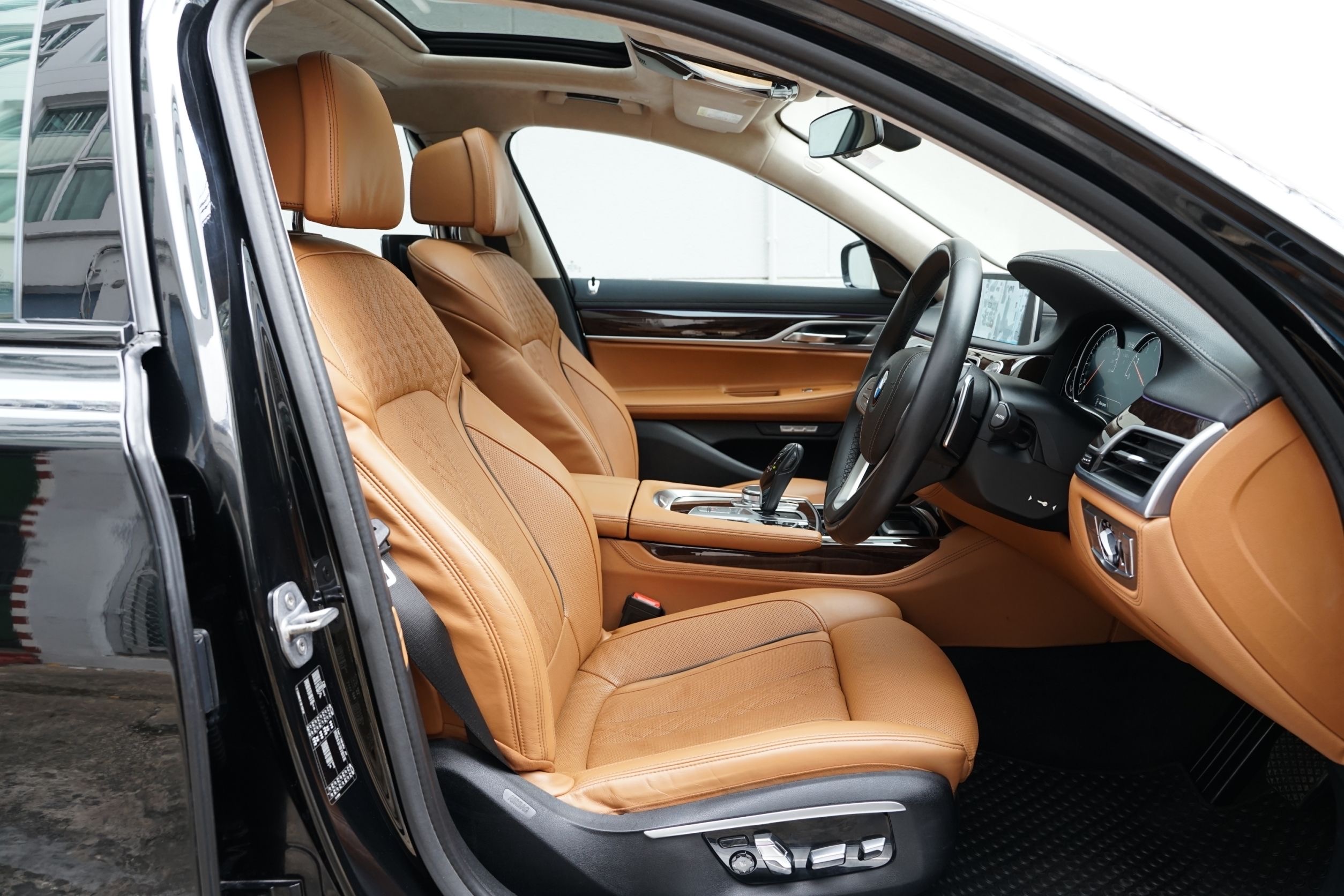 BMW 740Li Pure Excellence G12 Additional Package ปี 2016
