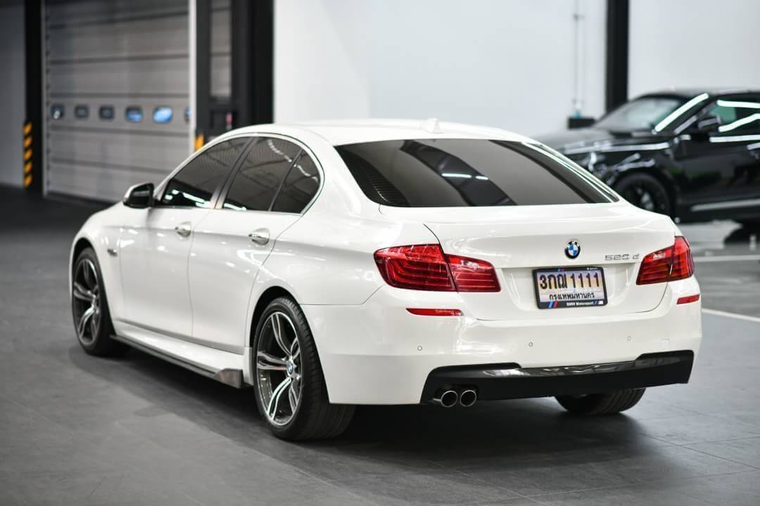 BMW 520d M sport รุ่น Minor change (Lci) ปี 2015