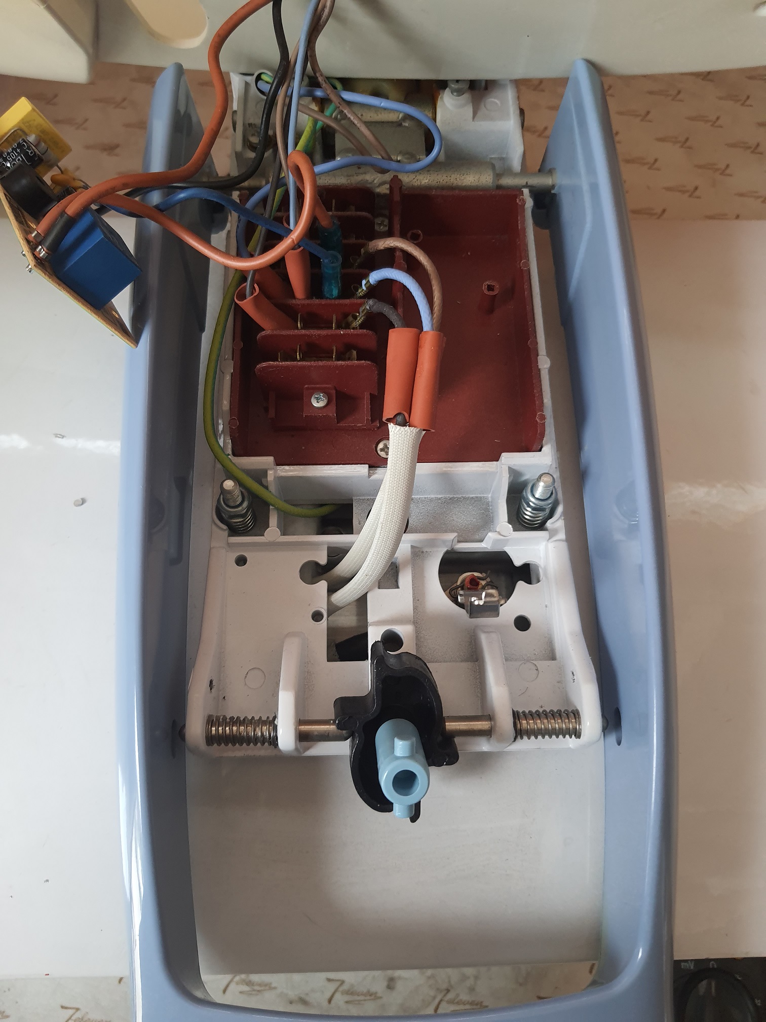 ซ่อมเครื่องรีดผ้าเพื่อสุขภาพ ยี่ห้อ ELVIRA รุ่น Press P1 อาการหน้าเตารีดไม่ร้อน