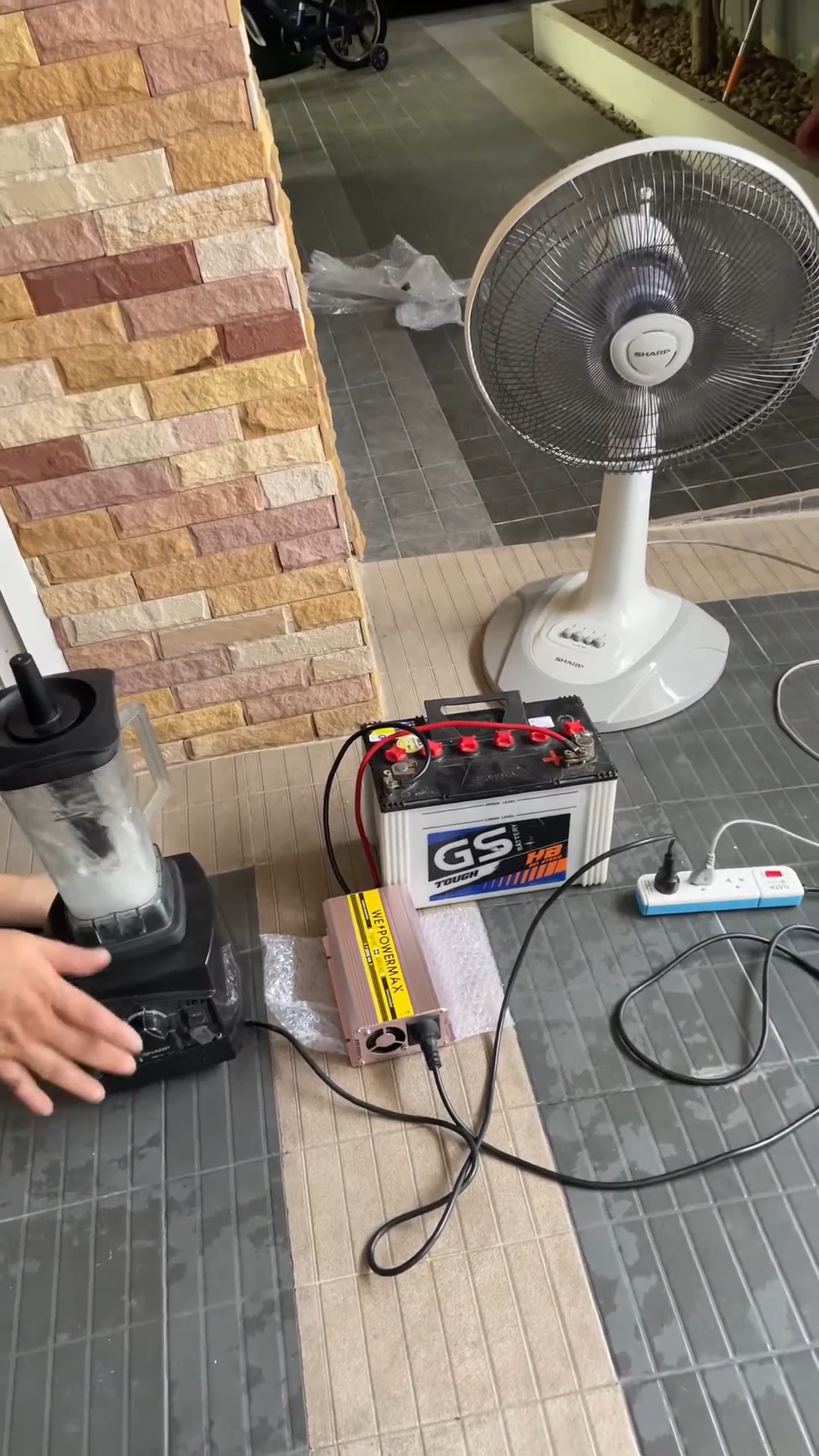 ตัวแปลงไฟ 12V เป็นไฟบ้าน 220V ขนาด 3,000W ยี่ห้อ WE POWER MAX