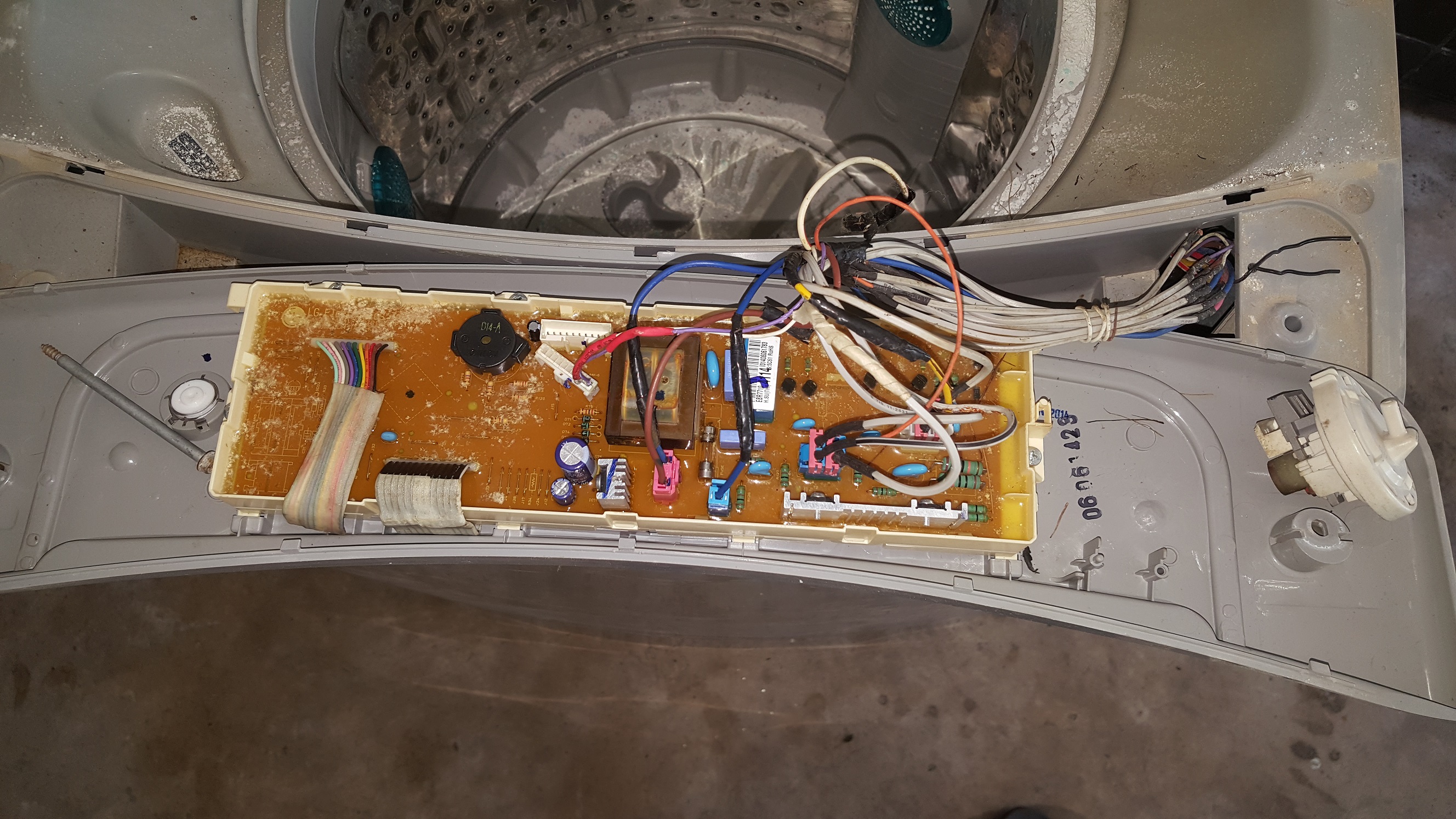 ซ่อมเครื่องซักผ้า ยี่ห้อ LG รุ่น WF-T1255TD อาการน้ำล้นถังซัก