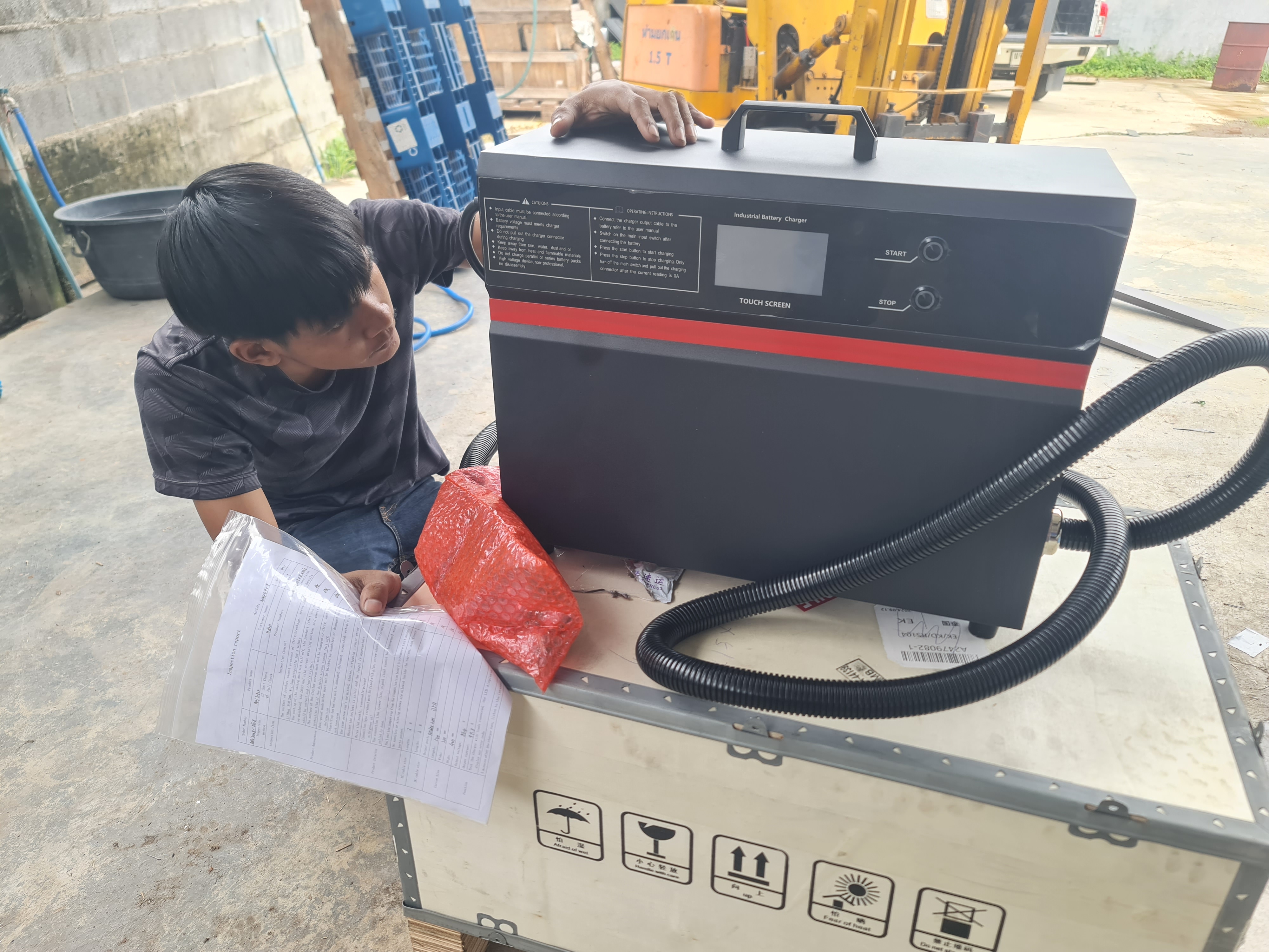 ที่ชาร์ทแบตเตอรี่ลิเทียม สำหรับ โฟคลิฟท์ไฟฟ้า 48v 80v 50A 100A 150A 200A