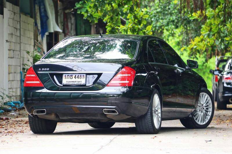 Mercedes-Benz S300L (facelift)AMG Package เป็นรุ่นตัวถังยาว ปี2010