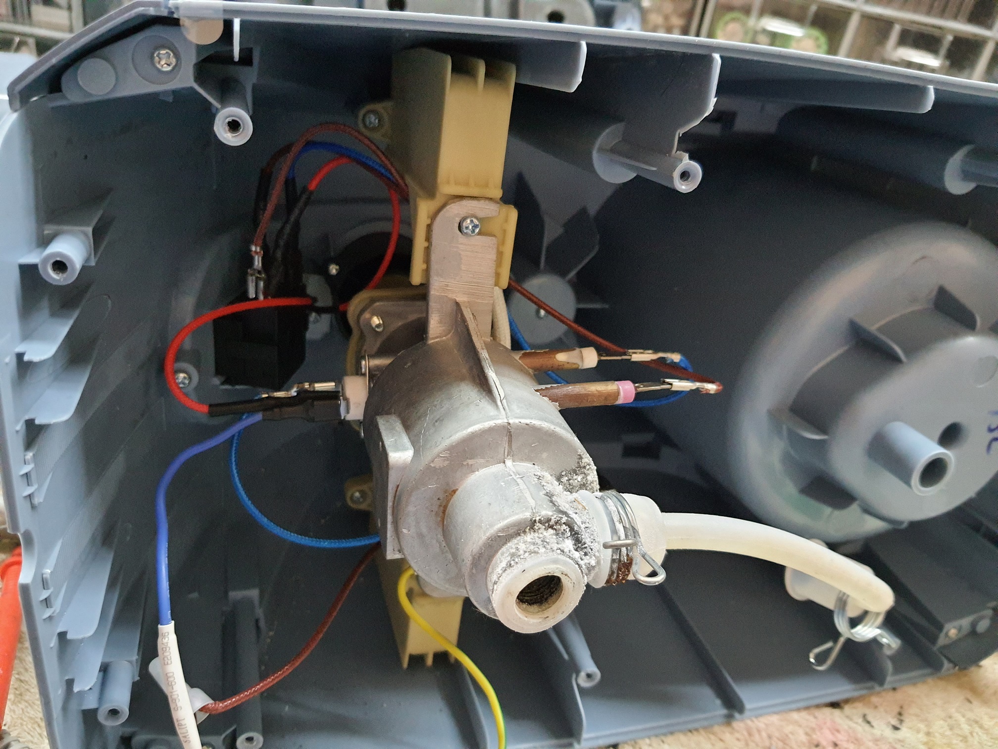 ซ่อมเตารีดไอน้ำ ยี่ห้อ ELECTROLUX รุ่น E5GS1-89BM อาการไอน้ำไม่ออก