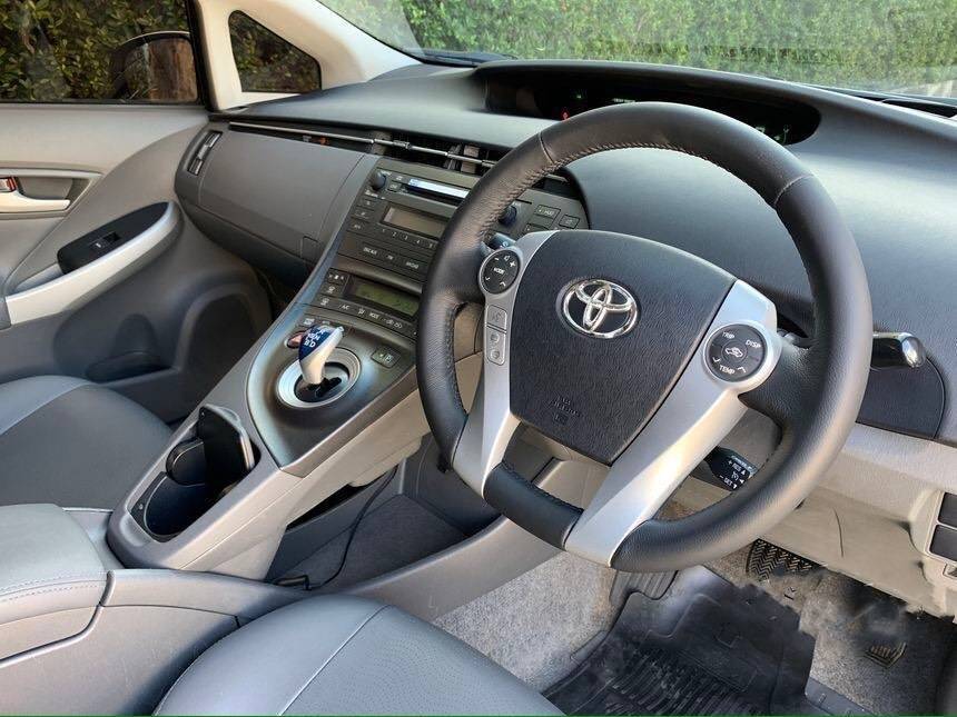 Toyota Prius 1.8 Hybrid ปี 2011