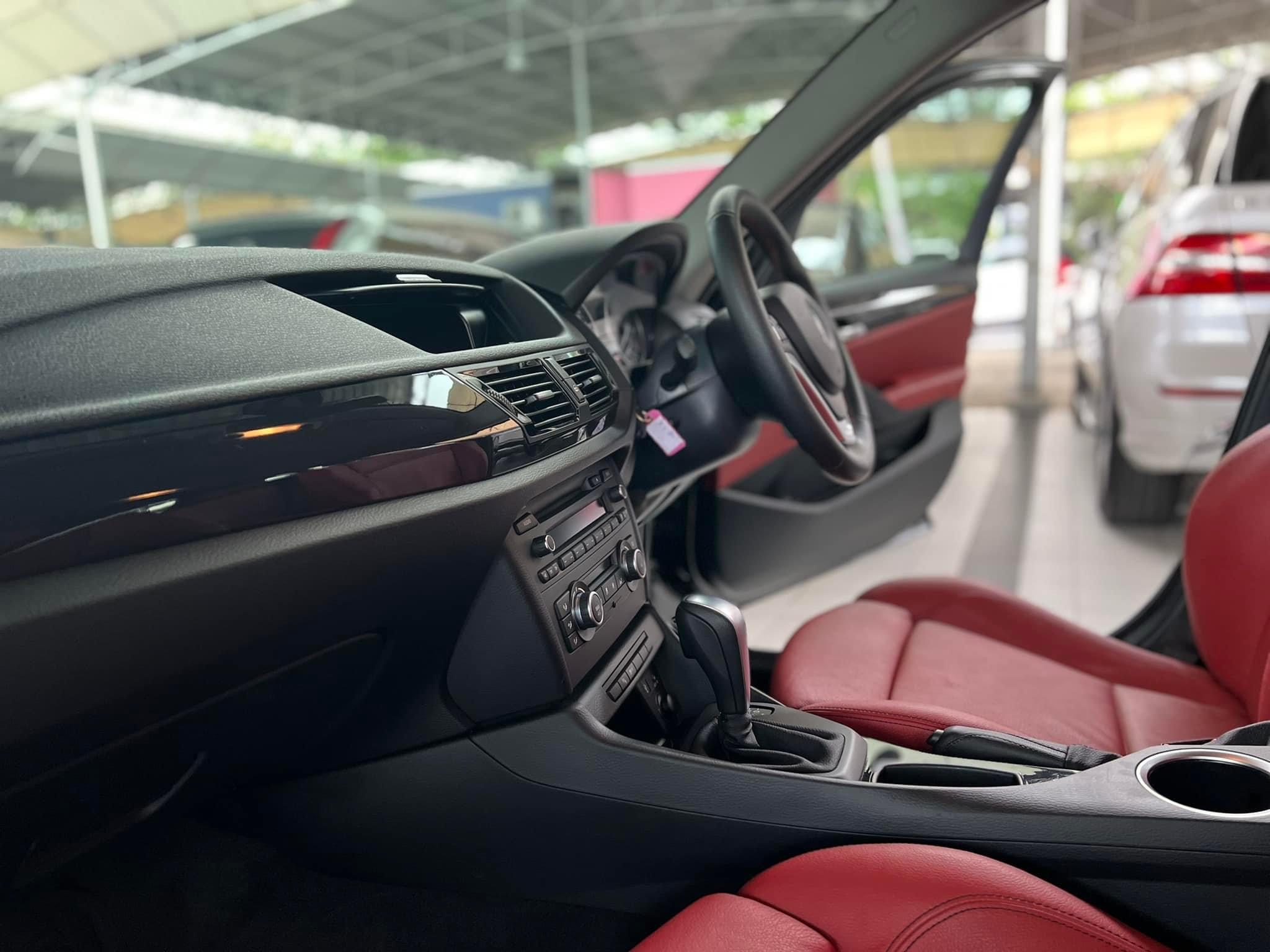 BMW X1 sDrive18i Sport LCI ปี 2015