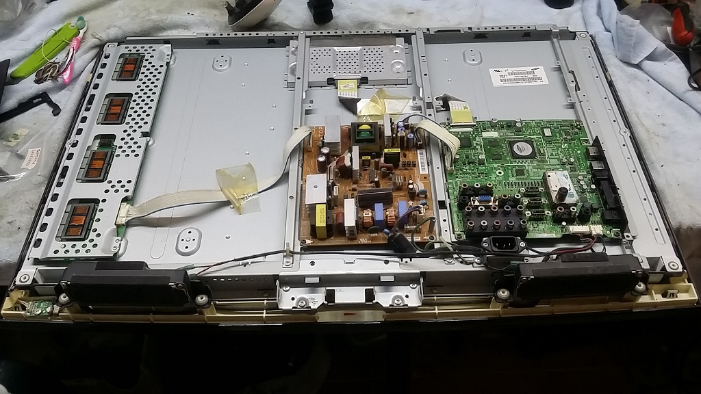 ซ่อมโทรทัศน์ LCD-TV ยี่ห้อ SMASUNG รุ่น LA32A650 อาการเปิดไม่ติด