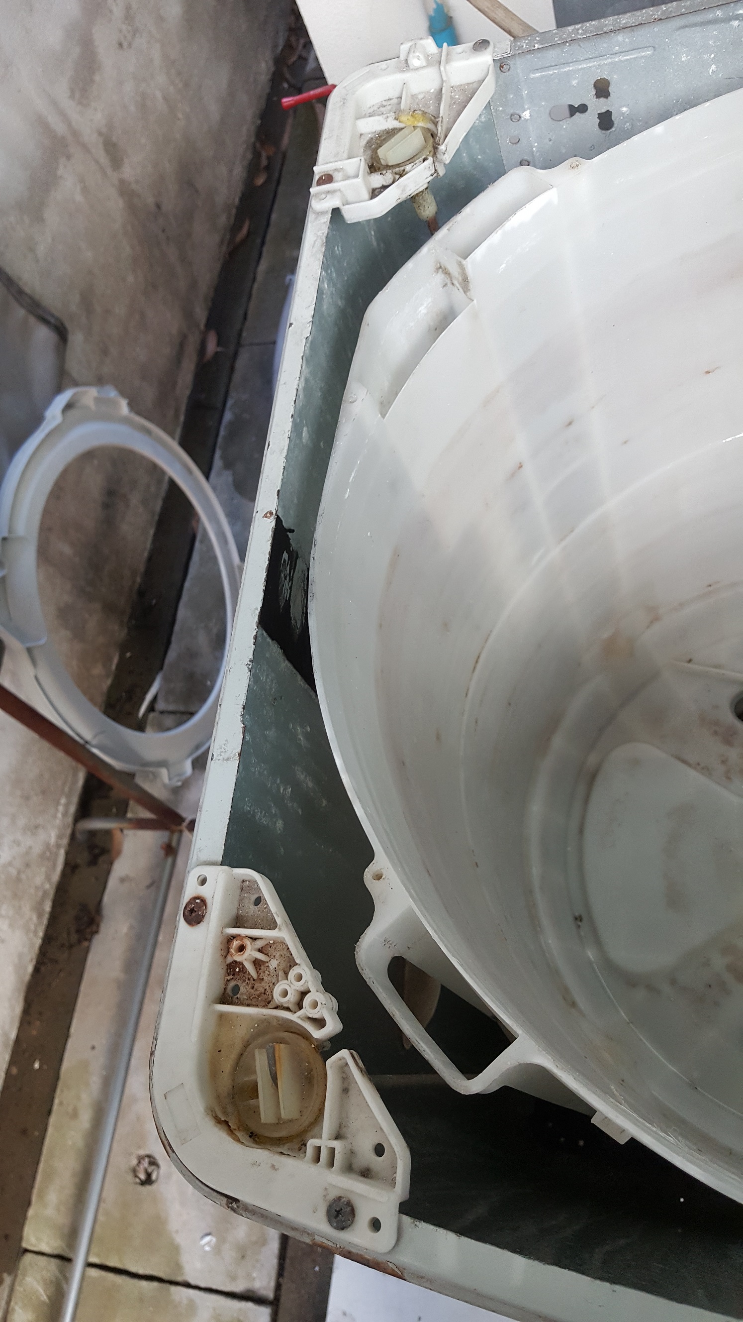 ซ่อมเครื่องซักผ้า ยี่ห้อ LG รุ่น WF-T1135TD อาการถังซักชนขอบถังเสียงดังจนเครื่องหยุดทำงาน