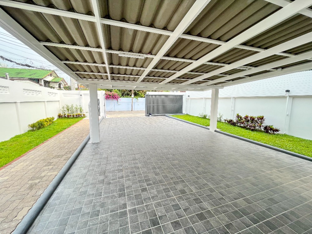 ให้เช่าบ้านปรับปรุงใหม่ สไตล์โมเดิร์น 4 ห้องนอน 4 ห้องน้ำ ทําเลดี ในย่านอารีย์