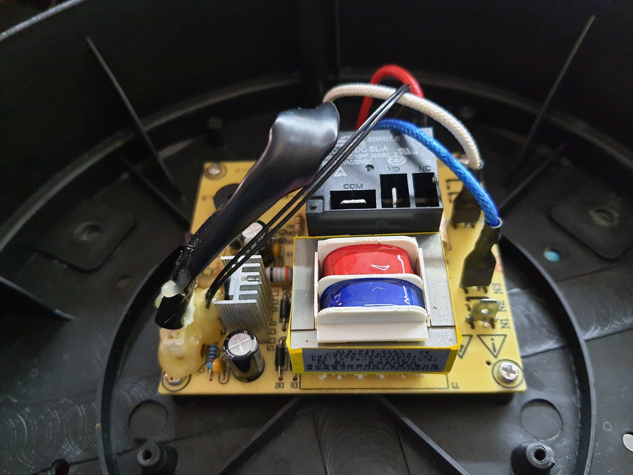 ซ่อมหม้อต้มไฟฟ้า ยี่ห้อ HOUSE WORTH รุ่น HW-EU01 อาการไฟไม่เข้าเครื่องไม่ทำงาน