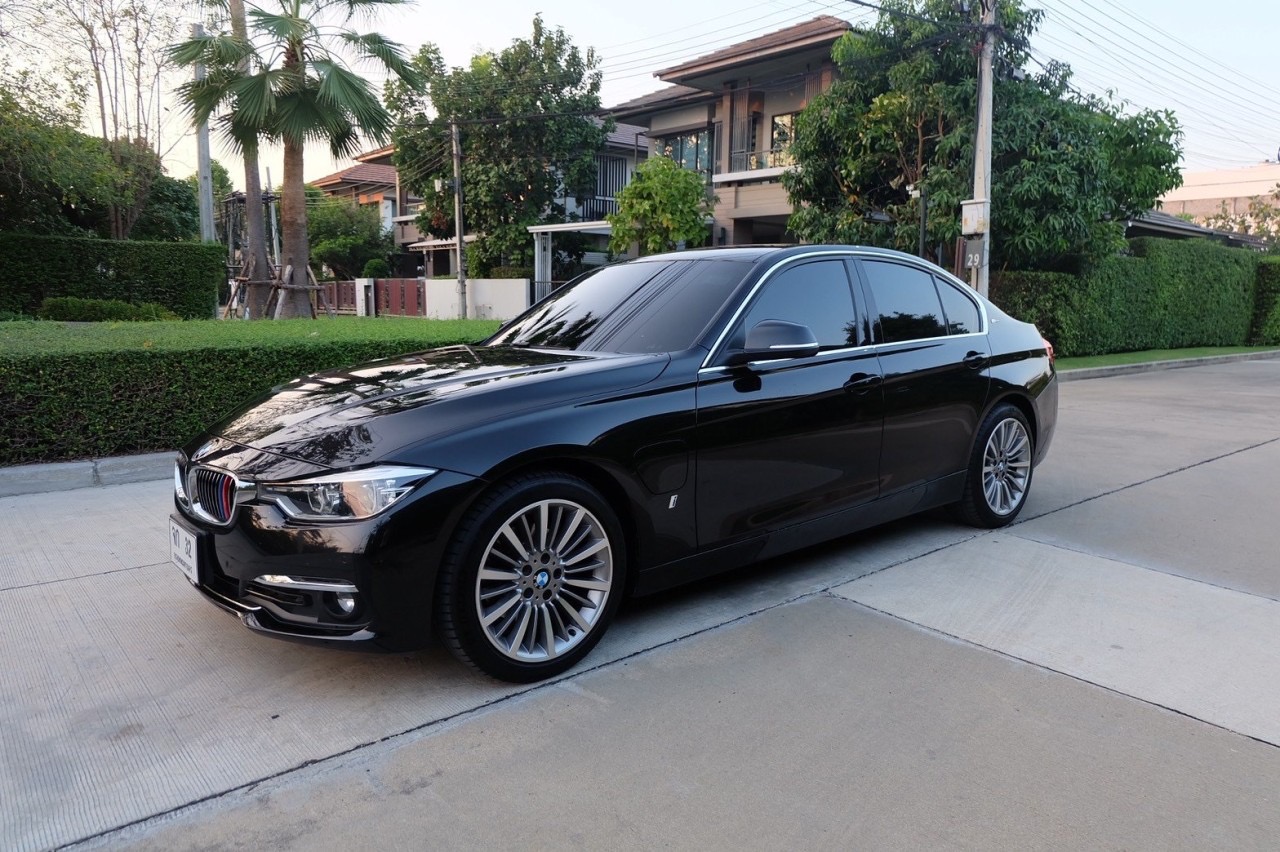 BMW 330e Luxury ปี 2017