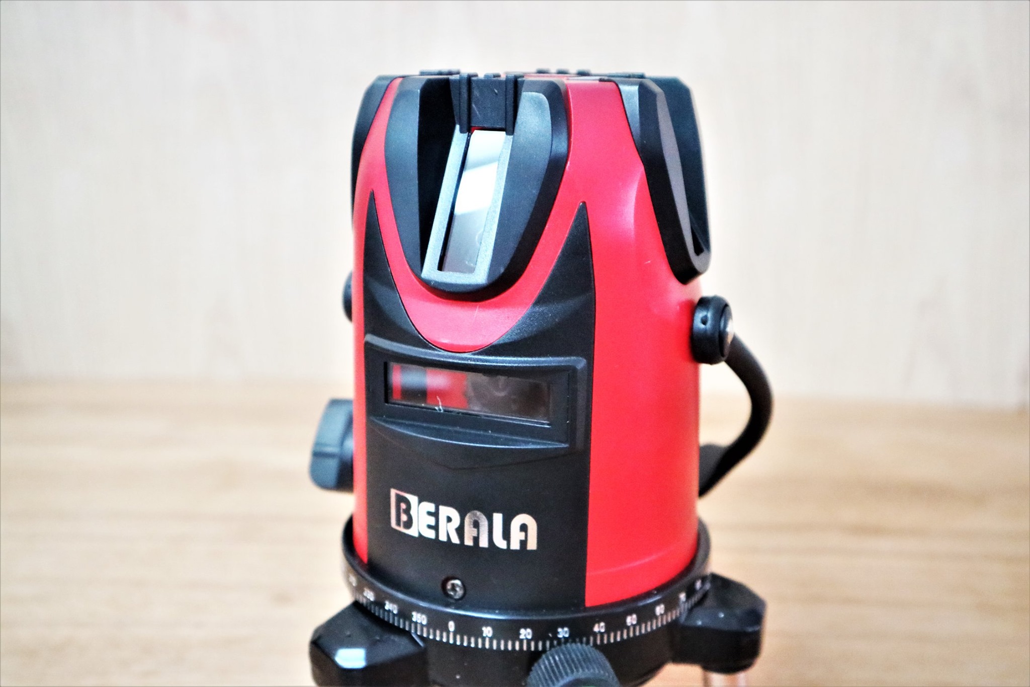 BERALA เครื่องวัดระดับเลเซอร์ 5 พร้อมขาตั้งวัดระดับ