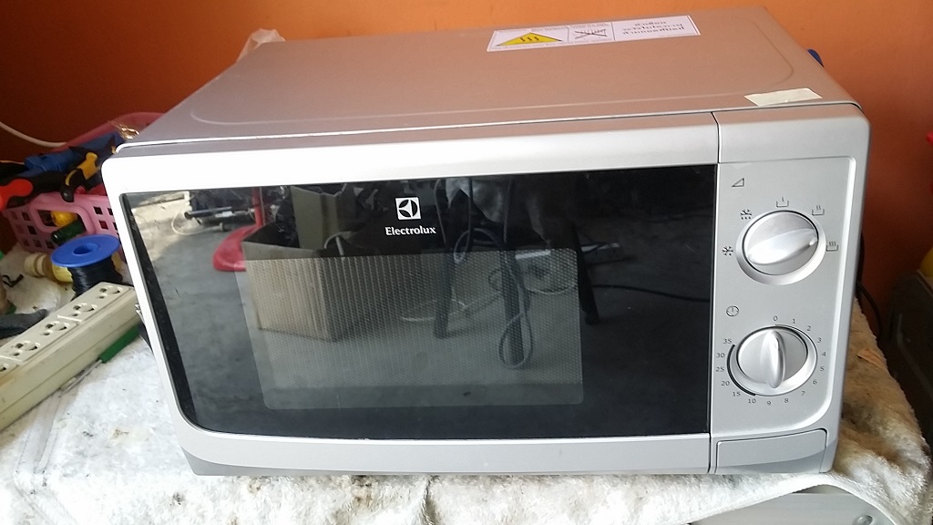 ซ่อมไมโครเวฟ ยี่ห้อ ELECTROLUX รุ่น EMM2001S อาการไฟเข้าแต่ไม่ร้อน