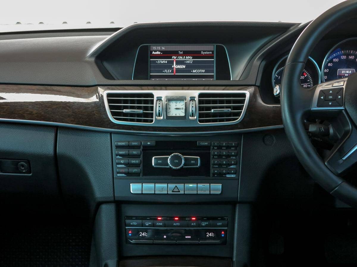 Mercedes Benz E200 CGI 2.0 Executive Facelift ปี 2013