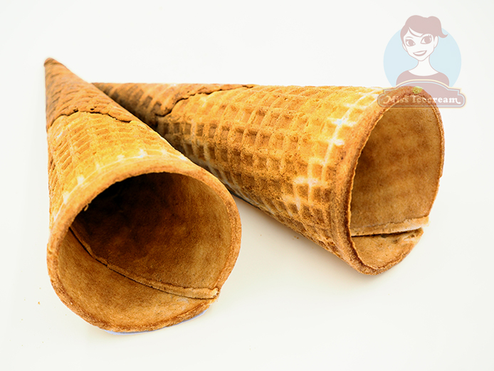 โคนไอศกรีม ยี่ห้อฉอยชิว (CCC)