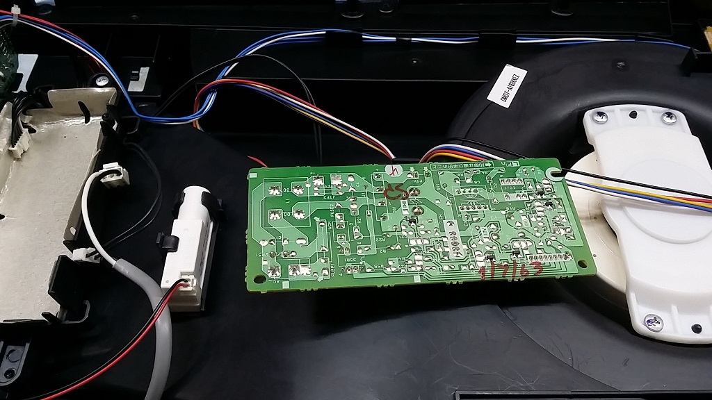 ซ่อมเครื่องฟอกอากาศ ยี่ห้อ SHARP รุ่น KC-G50-W อาการซ๊อตเนื่องจากใช้ไฟ 220V