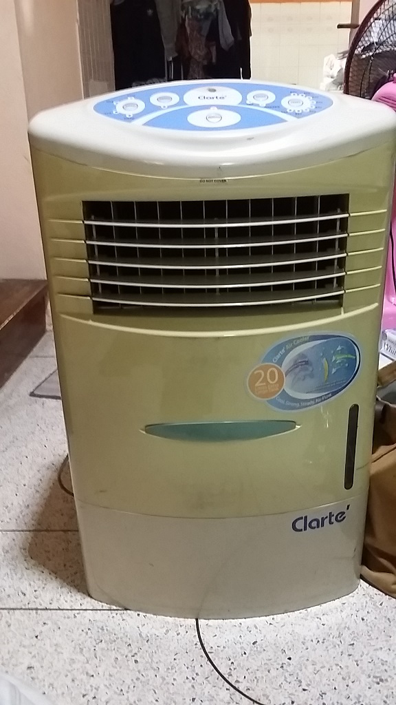 ซ่อมพัดลมไอเย็น ยี่ห้อ CLARTE รุ่น CT202AC อาการไม่ดูดน้ำ