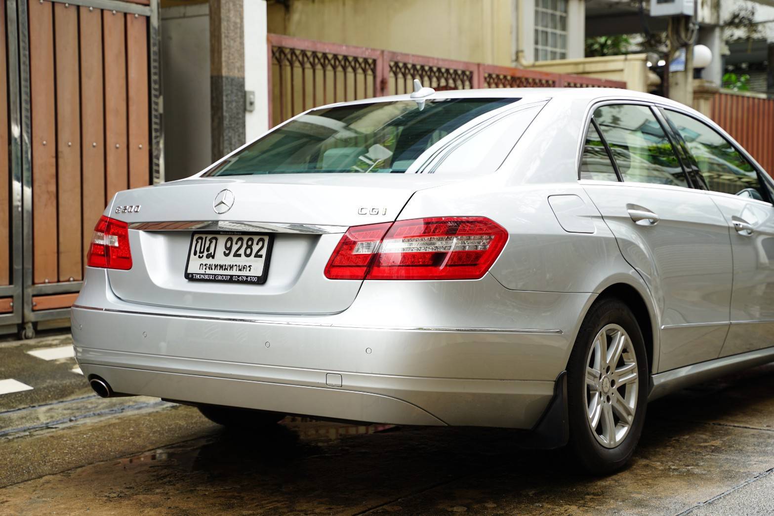 Mercedes Benz E200 CGI Avantgarde ปี 2010 จด 2011