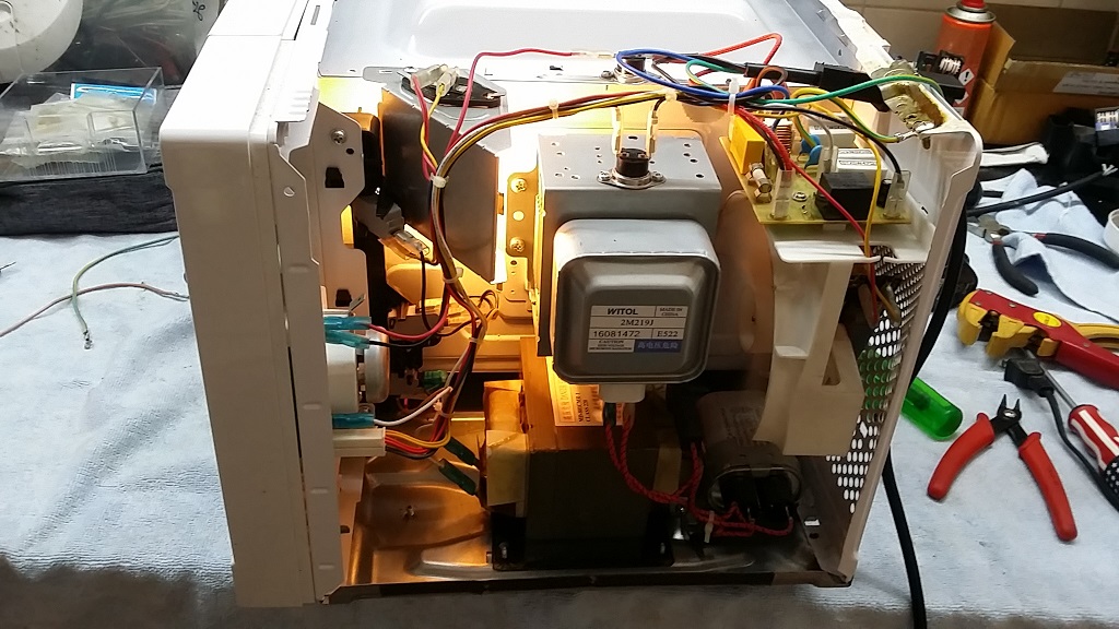 ซ่อมไมโครเวฟ ยี่ห้อ Electrolux รุ่น EMM2101GW อาการไม่ร้อน