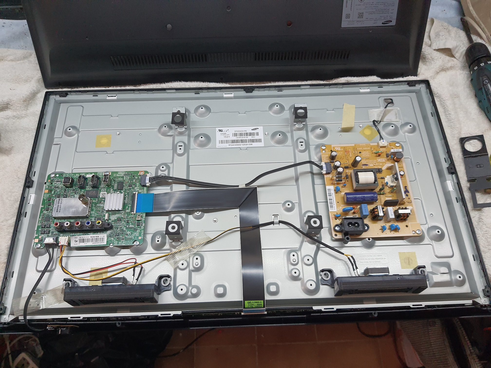 ซ่อมโทรทัศน์ LED-TV ยี่ห้อ SAMSUNG รุ่น UA32FH4003K อาการเปิดไม่ติด