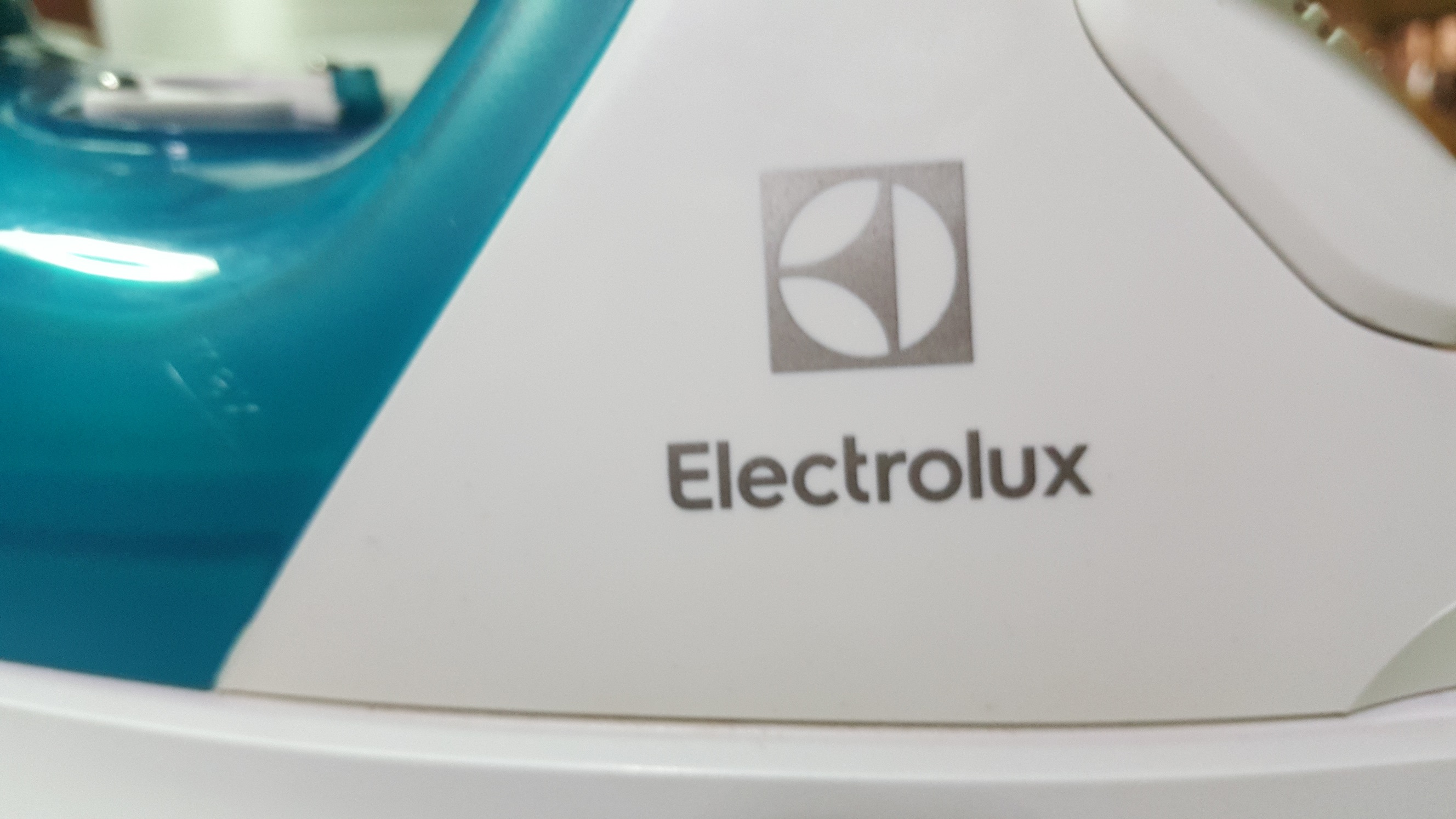 ซ่อมเตารีดไอน้ำ ยี่ห้อ Electrolux รุ่น ESI5126 อาการไม่ร้อน