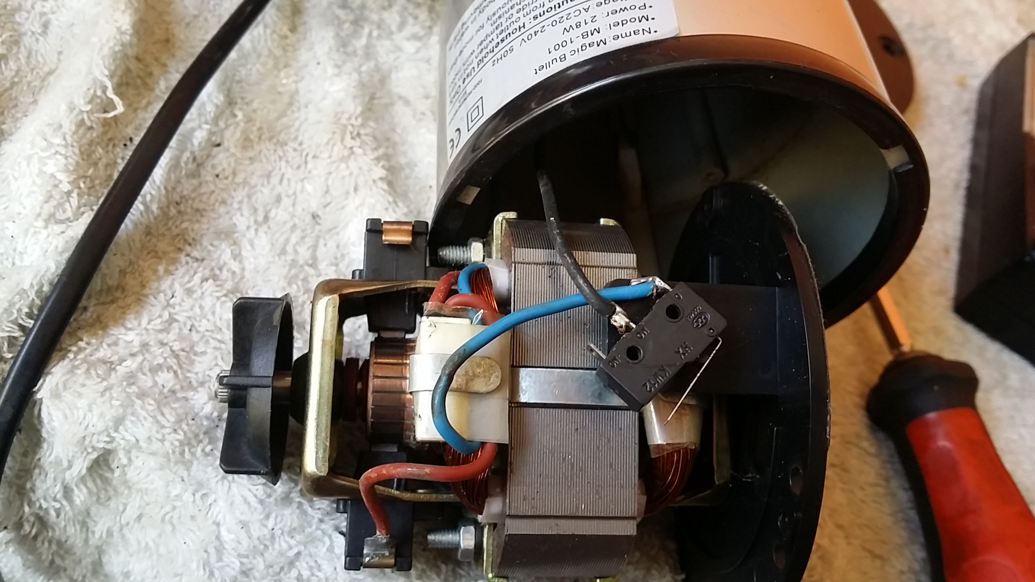 ซ่อมเครื่องปั่นน้ำผลไม้ ยี่ห้อ MAGIC BULLET รุ่น MB-1001 อาการเครื่องไม่ทำงานเปิดไม่ติด