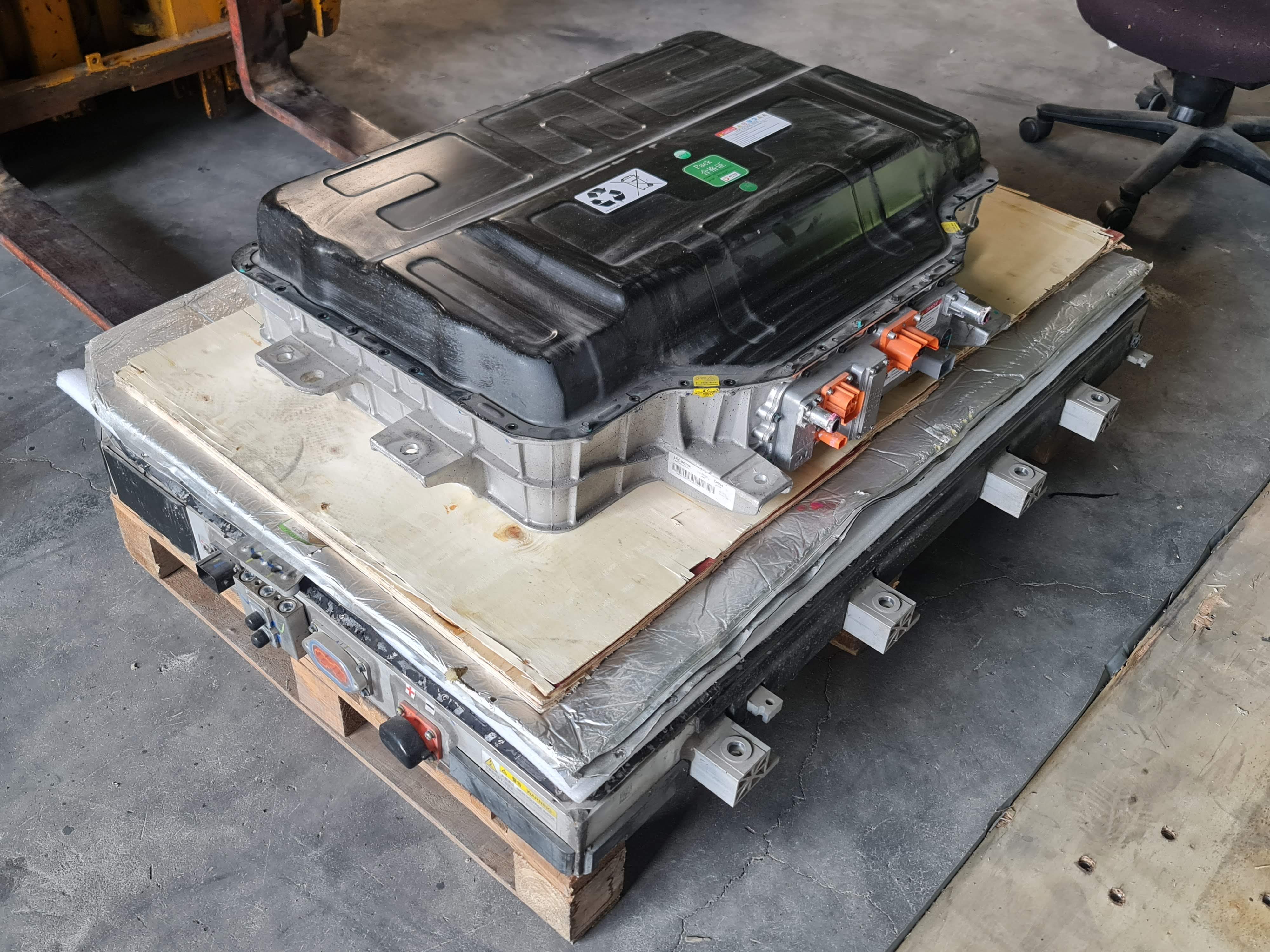 แบตเตอรี่ลิเทียมจากรถไฟฟ้า EV Car lithium battery module pack chassic