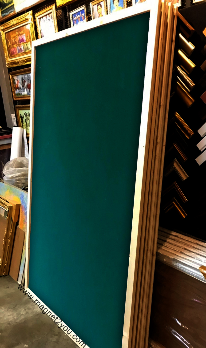 กระดานเขียว 120x240 ติดผนัง (โครง 10 MM) กรอบไม้สนเลือกสีได้