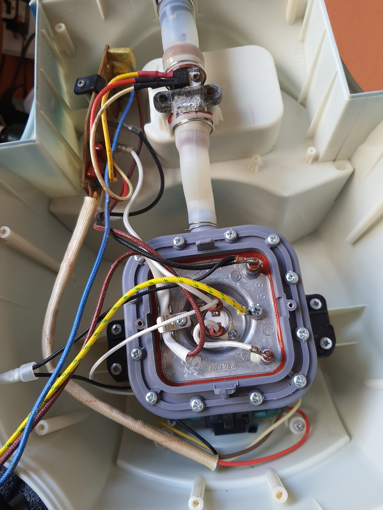 ซ่อมเตารีดไอน้ำ ยี่ห้อ @HOME รุ่น HO0117 อาการไอน้ำไม่ออก