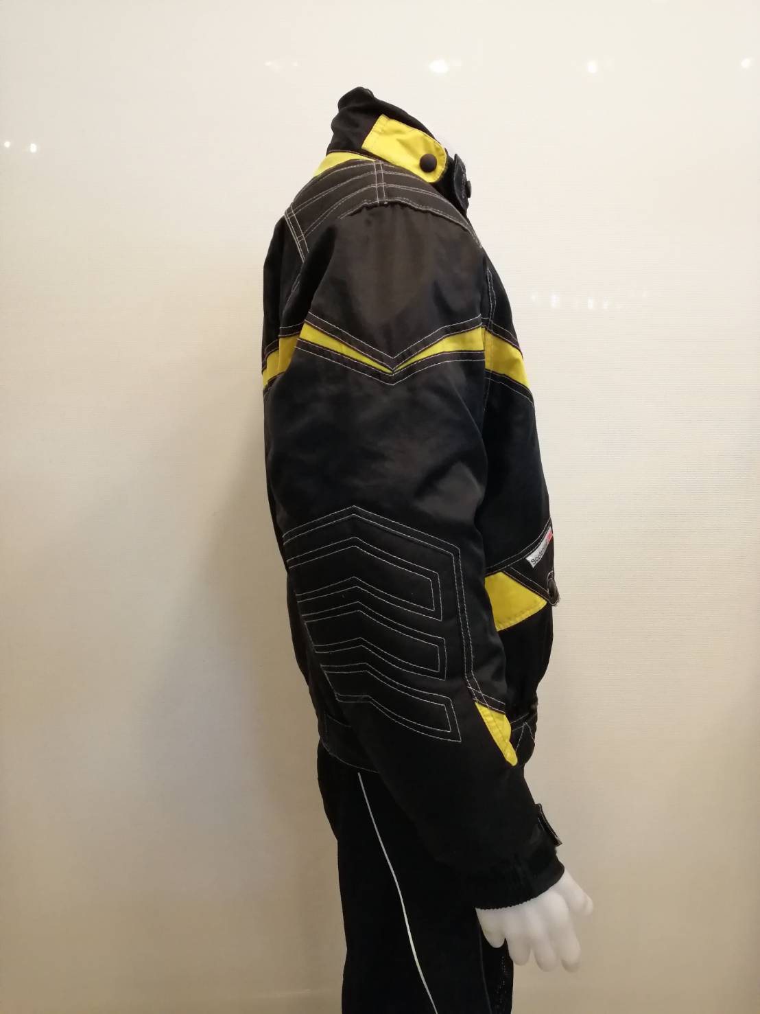 เสื้อขี่มอเตอร์ไซด์( มือสอง) RCS 183 ขนาด : อก 50" ยาว 25" **ยี่ห้อ IXS**