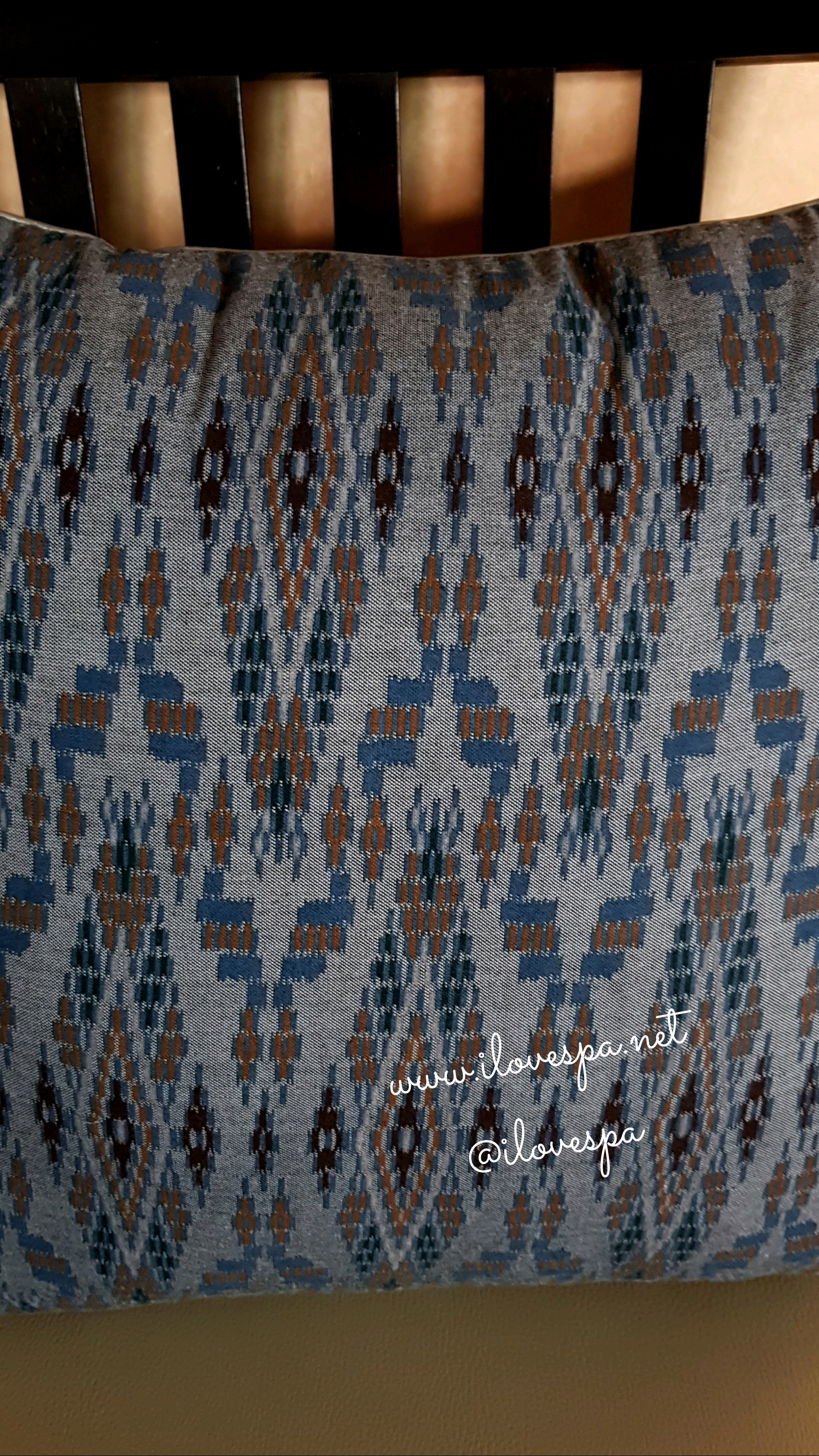 หมอนอิง จากผ้าฝ้ายหมักโคลน