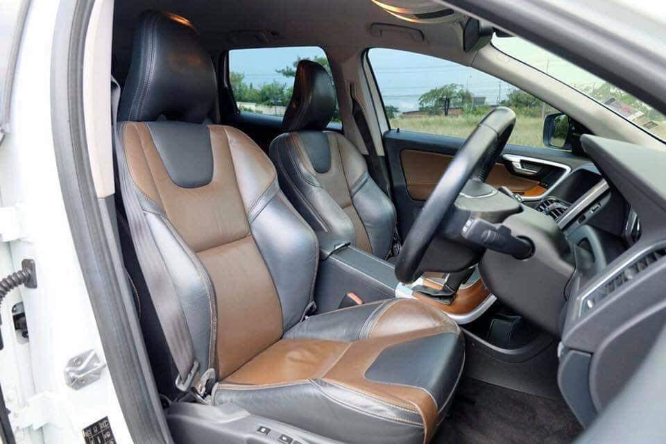 Volvo XC60 D4 Sport Crossover เครื่อง 2.0 Diesel Turbo ปี 2014