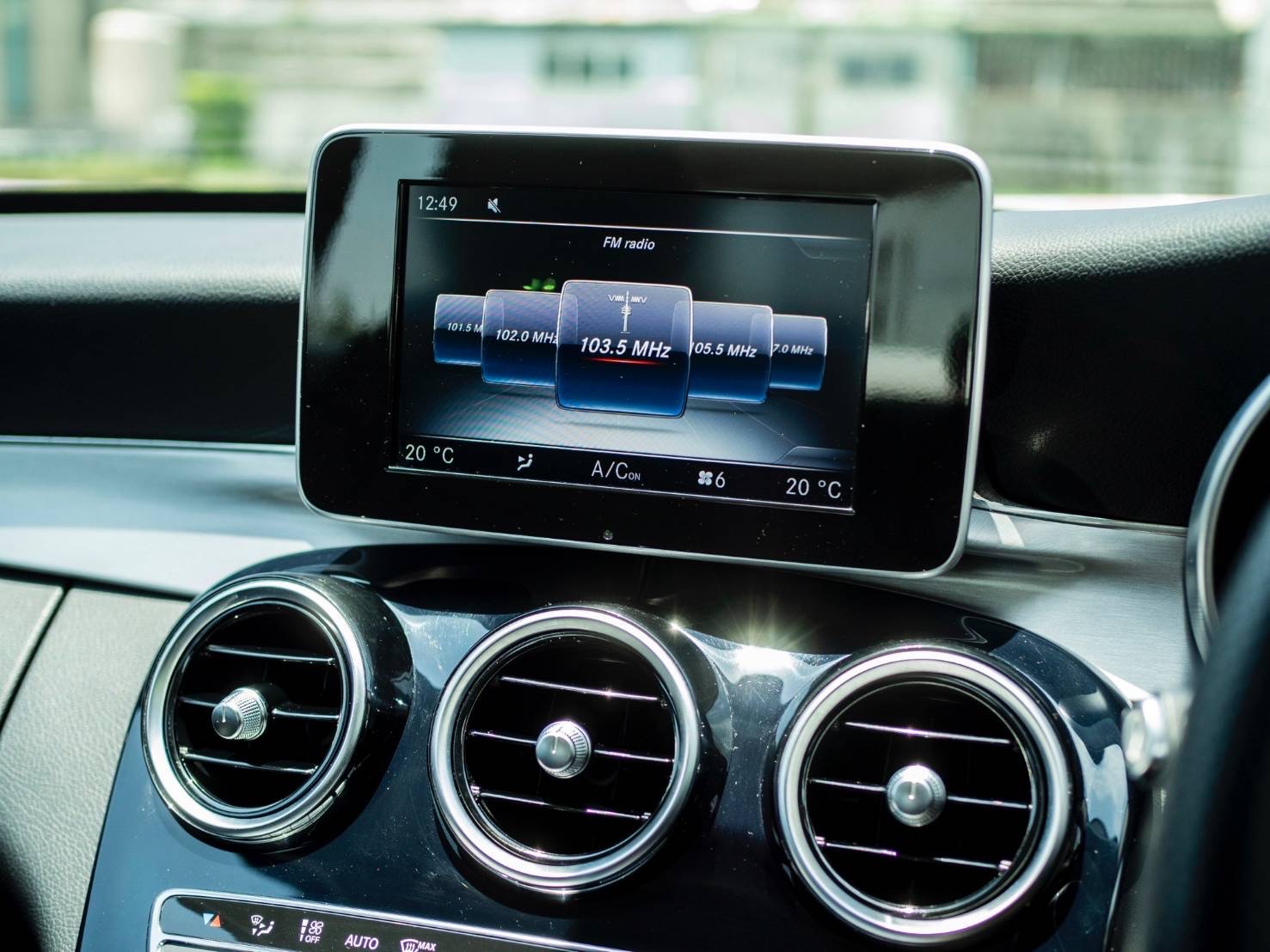 Mercedes-Benz C200 Avantgarde ปี 2016 W205 สีขาว ภายในดำ