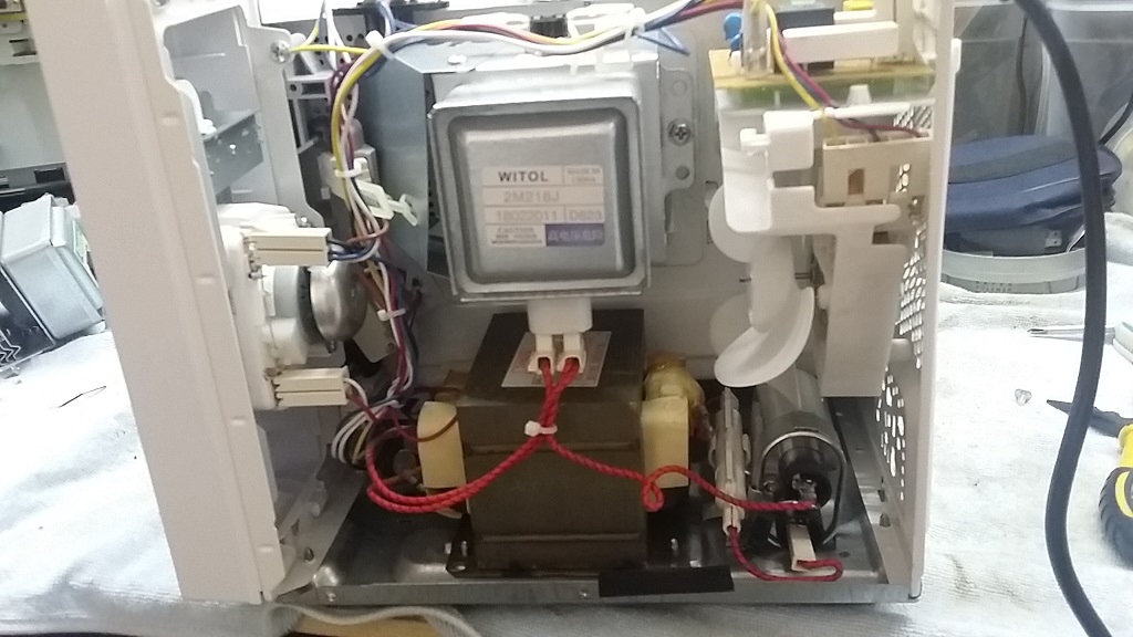 ซ่อมไมโครเวฟ ยี่ห้อ Electrolux รุ่น EMM2023MW อาการไม่ร้อน