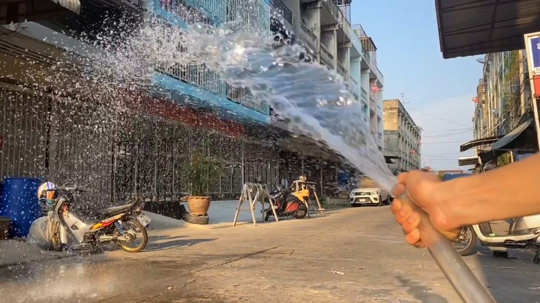 ไดโว่ ตัวเล็ก ตัวเหลือง ใช้แบตเตอรี่ DC มีให้เลือก 12V และ 24V ยี่ห้อ Win แถมตัวคีบแบต 1 คู่