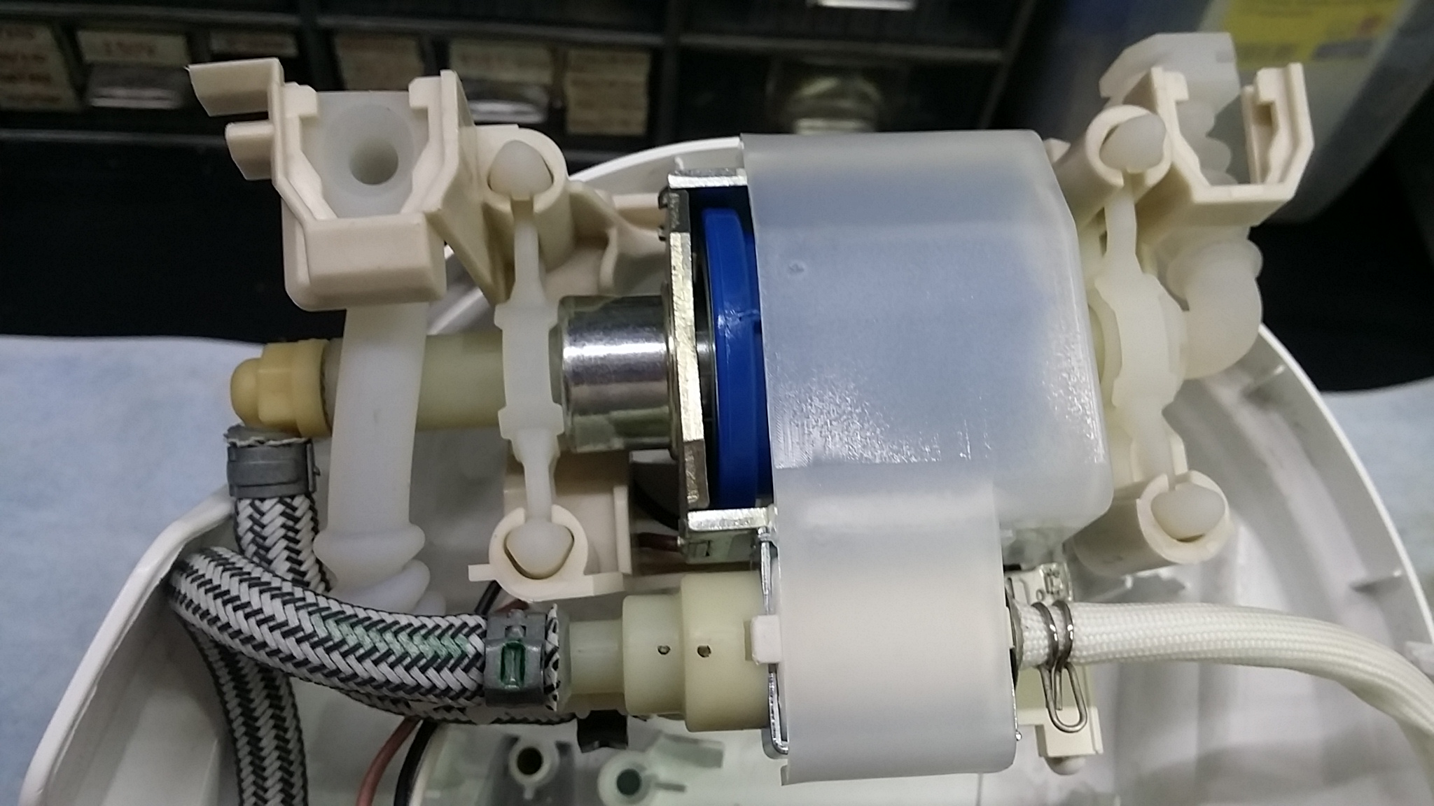 ซ่อมเตารีดไอน้ำ ยี่ห้อ TEFAL รุ่น GV9582 อาการได้ยินเสียงปั้มทำงานแต่ไอน้ำไม่ออก