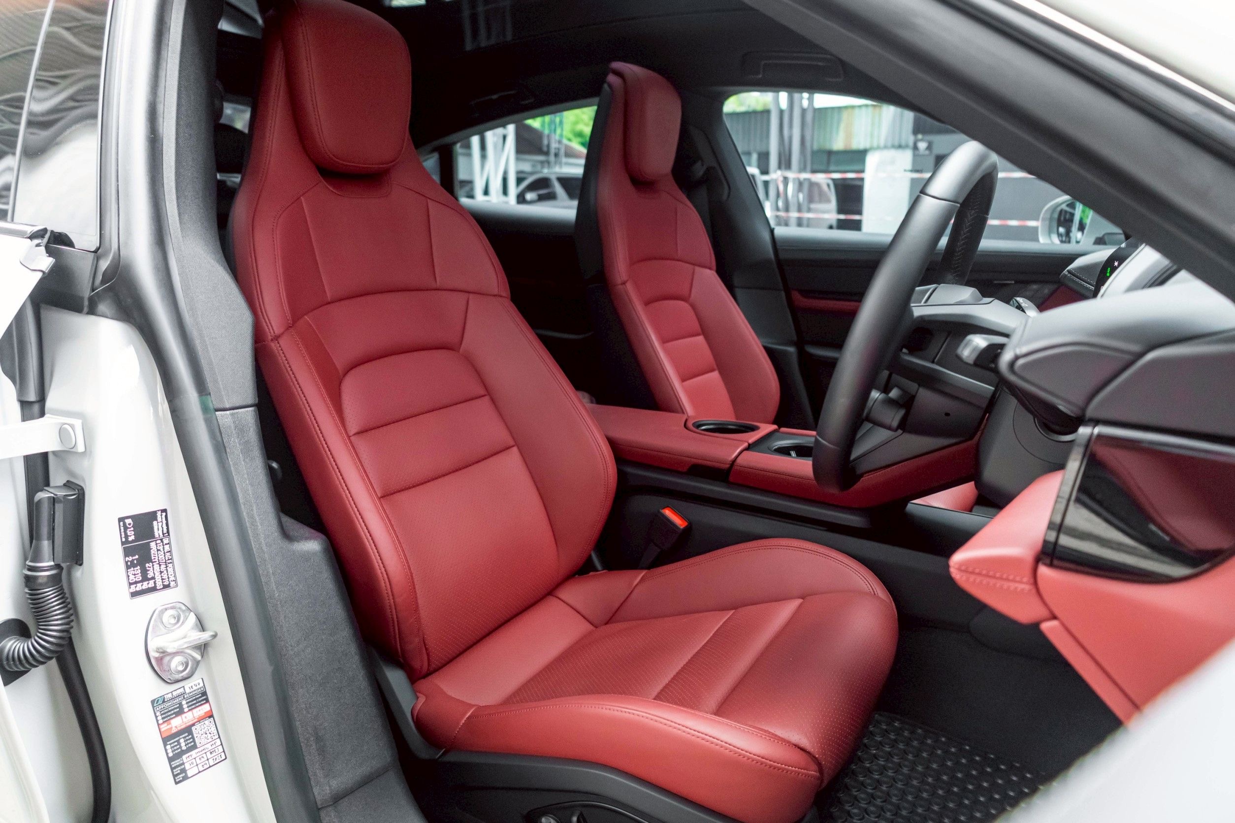 Porsche Taycan Crayon ปี 2023