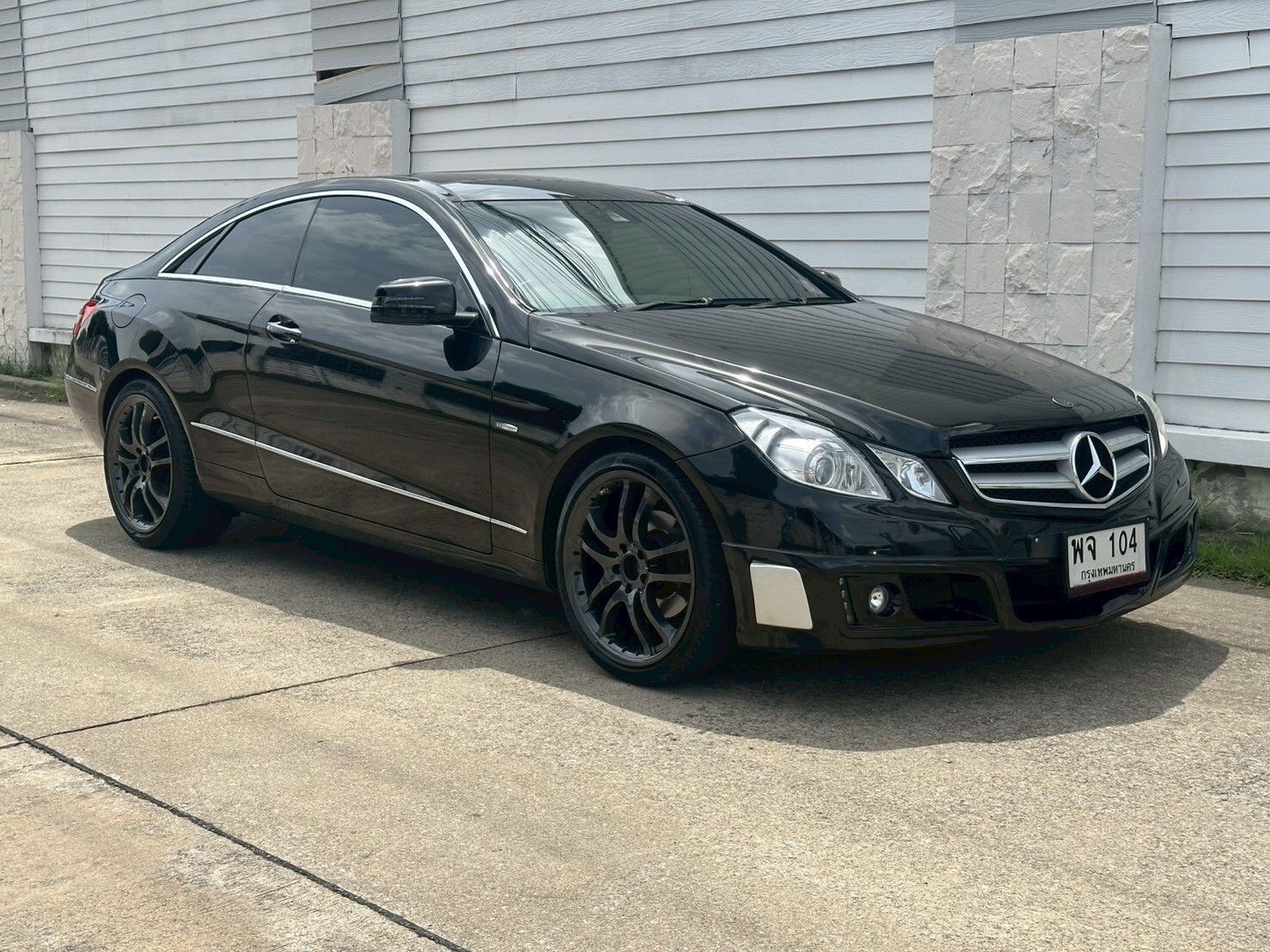 BENZ E250 COUPE หลังคาแก้ว สีดำ ปี 2011