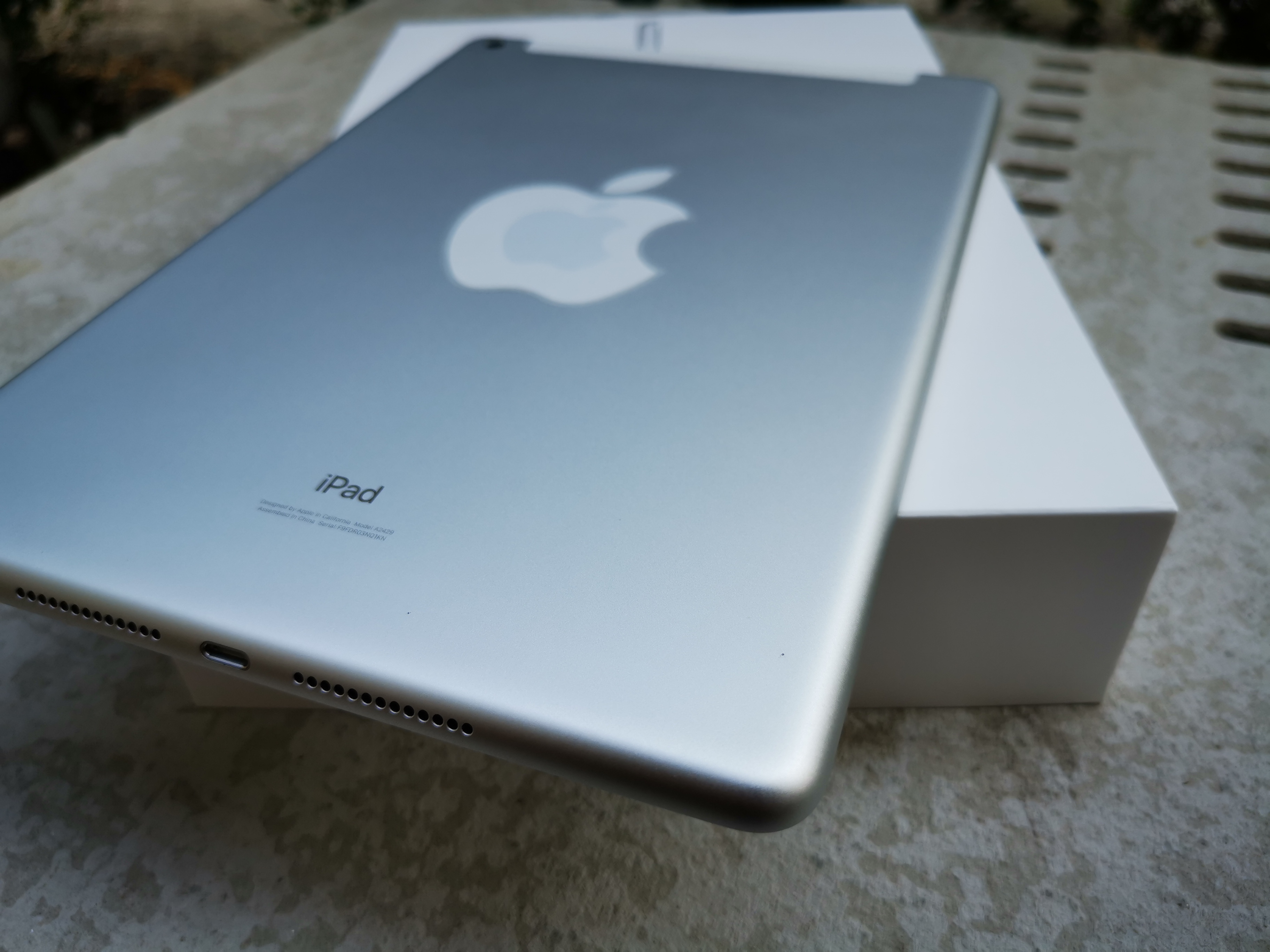 Apple iPad (8th Gen) 2020 WI-FI + CELLULAR 32GB (SILVER)