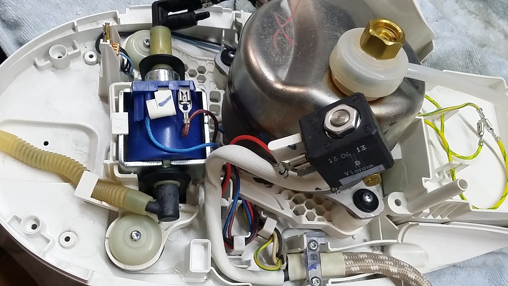 ซ่อมเตารีดไอน้ำ ยี่ห้อ PHILIPS รุ่น GC9540 อาการไอน้ำไม่ออก